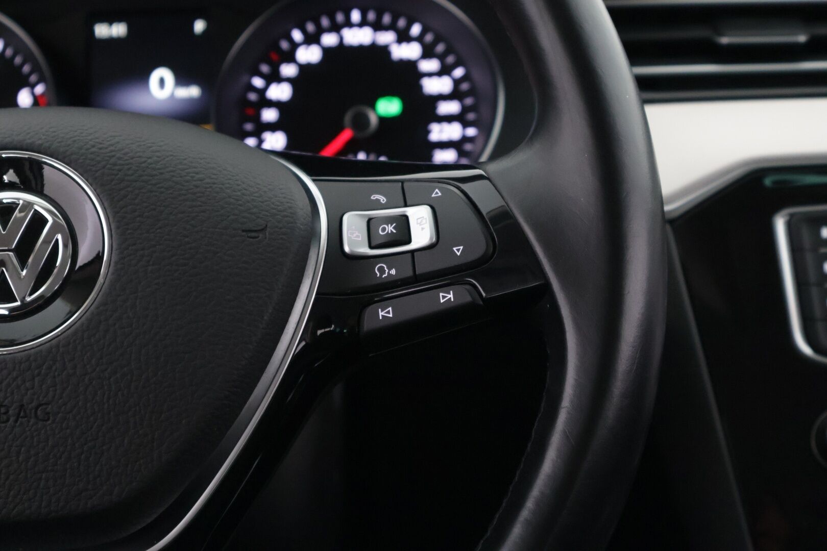 Volkswagen Passat 2016 Variant Alltrack 2,0 TSI 162 kW (220 hv) 4MOTION DSG *Adapt. Vakkari / Koukku / Webasto / P. Kamera / Ergoistuin* - Talvivarusteet / 2x renkaat ja vanteet / - HULLUT JOULUT KORKOTARJOUS 2,49% 