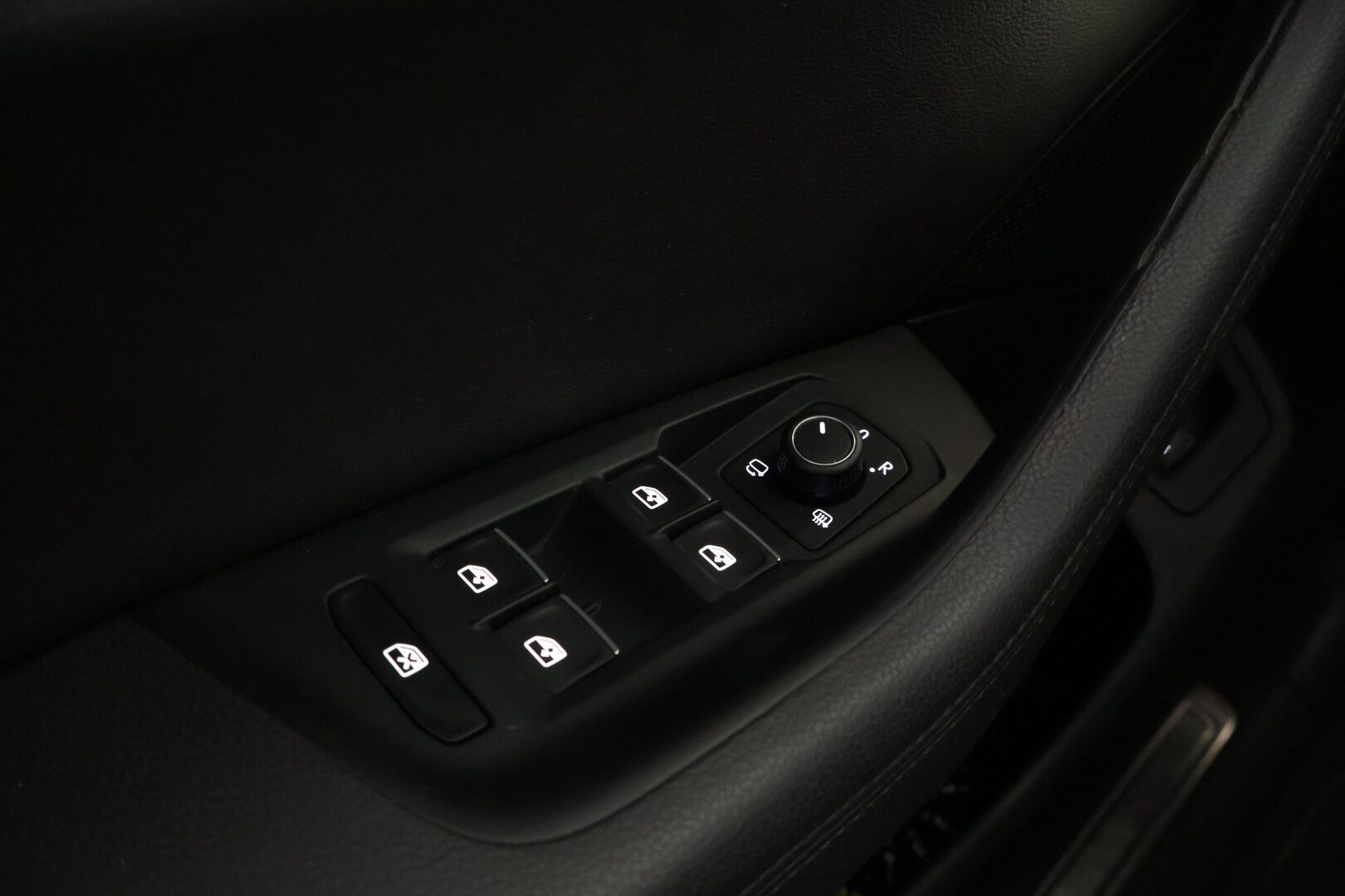 Volkswagen Passat 2016 Variant Alltrack 2,0 TSI 162 kW (220 hv) 4MOTION DSG *Adapt. Vakkari / Koukku / Webasto / P. Kamera / Ergoistuin* - Talvivarusteet / 2x renkaat ja vanteet / - HULLUT JOULUT KORKOTARJOUS 2,49% 