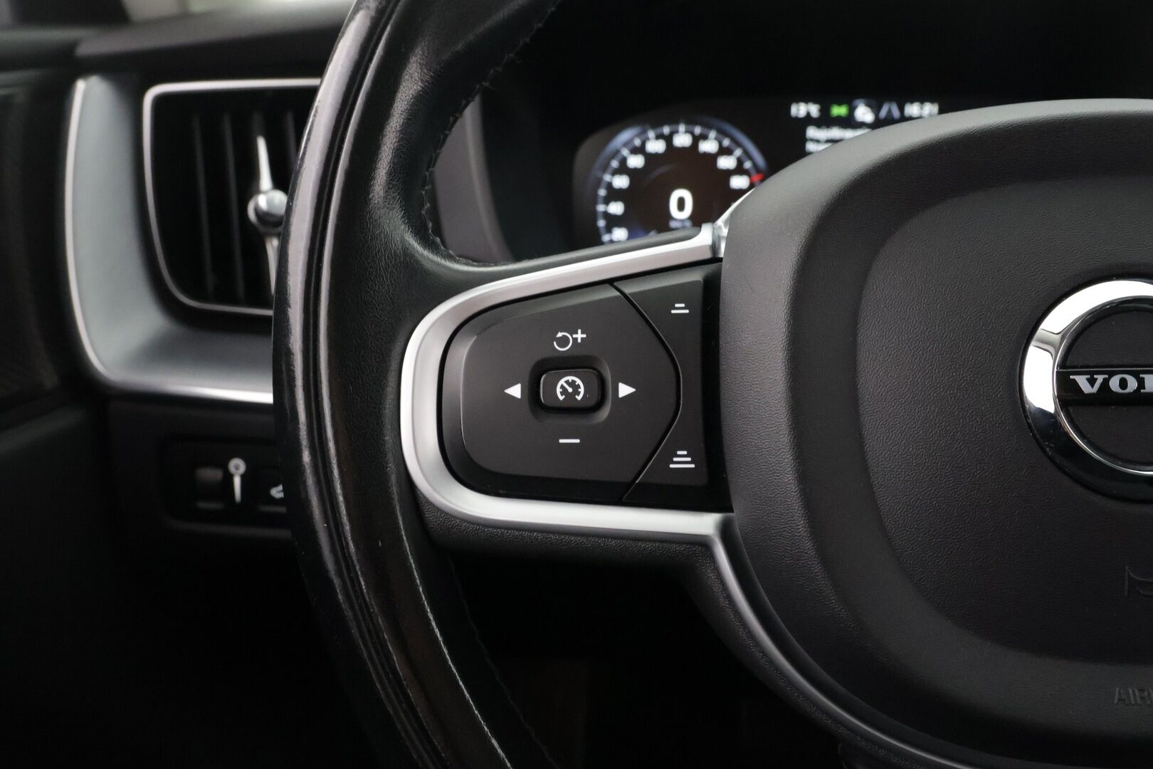 Volvo XC60 2021 T6 TwE AWD Inscription Expression aut - Webasto | Harman&Kardon | Panoraama | P-Kamera | BLIS | Sähköluukku | Juuri huollettu | Siisti!