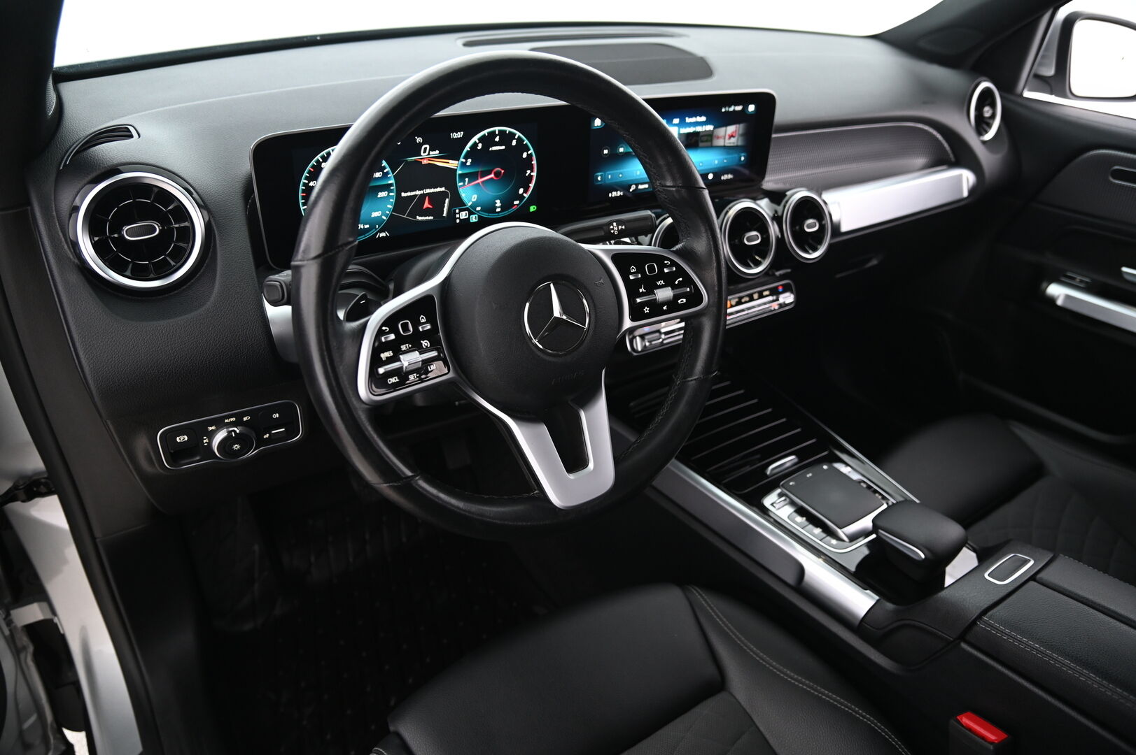MERCEDES-BENZ GLB 2021 200 Progressive Line *7-paikkainen / Koukku / Digimittaristo / Kaistavahti / Navi / Peruutuskamera* - 3,99 % KORKOTARJOUS TÄHÄN AUTOON 28.9. ASTI! - *2x alumiinivanteet & renkaat / Juuri saapunut*