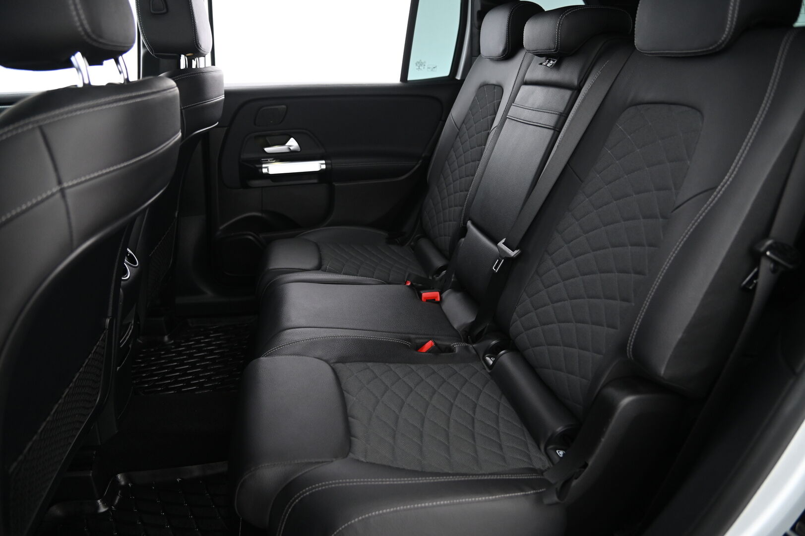 MERCEDES-BENZ GLB 2021 200 Progressive Line *7-paikkainen / Koukku / Digimittaristo / Kaistavahti / Navi / Peruutuskamera* - 3,99 % KORKOTARJOUS TÄHÄN AUTOON 28.9. ASTI! - *2x alumiinivanteet & renkaat / Juuri saapunut*