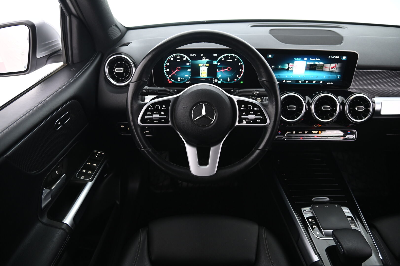 MERCEDES-BENZ GLB 2021 200 Progressive Line *7-paikkainen / Koukku / Digimittaristo / Kaistavahti / Navi / Peruutuskamera* - 3,99 % KORKOTARJOUS TÄHÄN AUTOON 28.9. ASTI! - *2x alumiinivanteet & renkaat / Juuri saapunut*