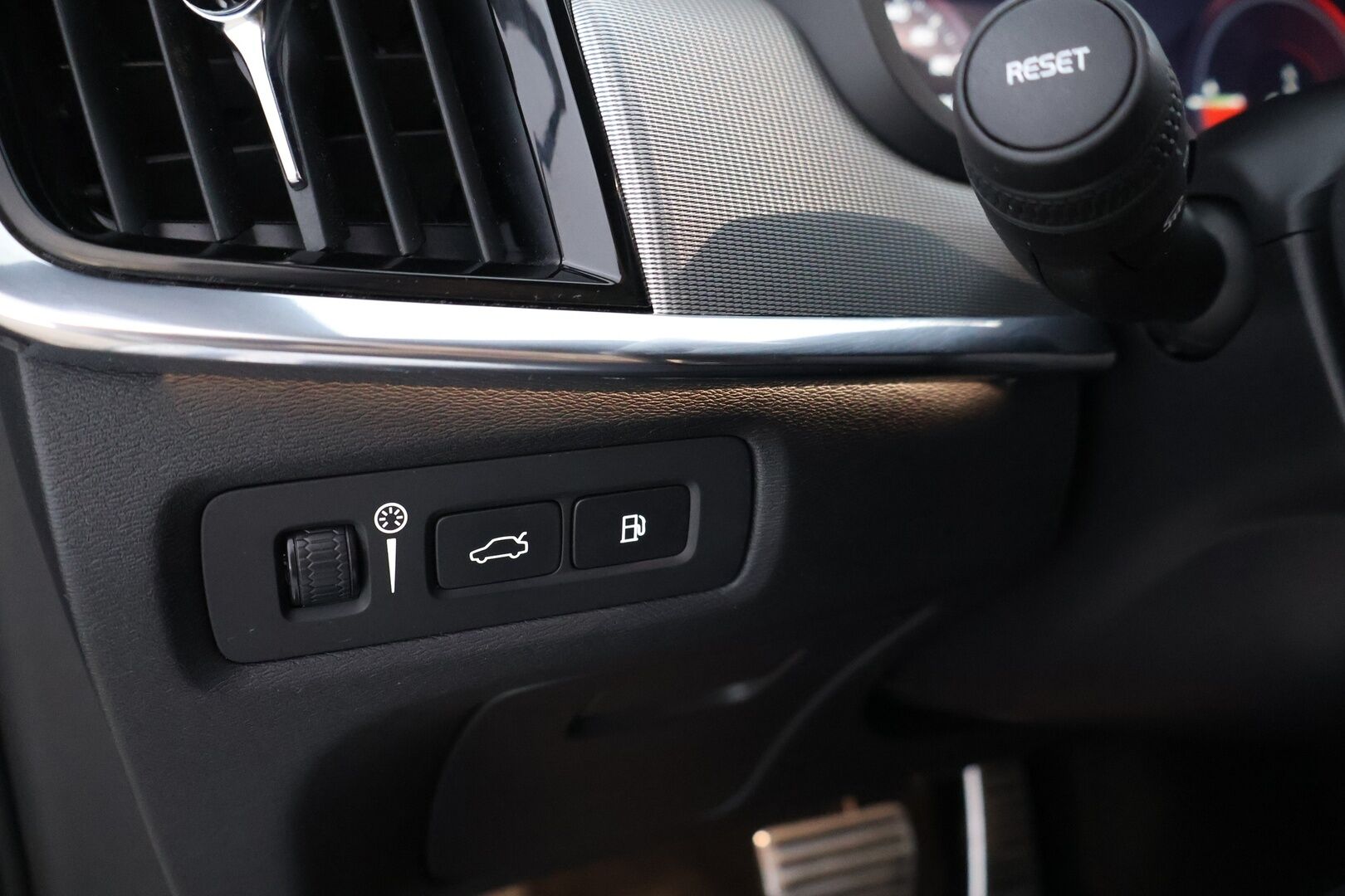 Volvo V90 2021 T8 AWD Recharge R-Design Aut Facelift - Adapt. vakkari / Webasto / Navi / Muistipenkit / Apple&Android / P.kamera