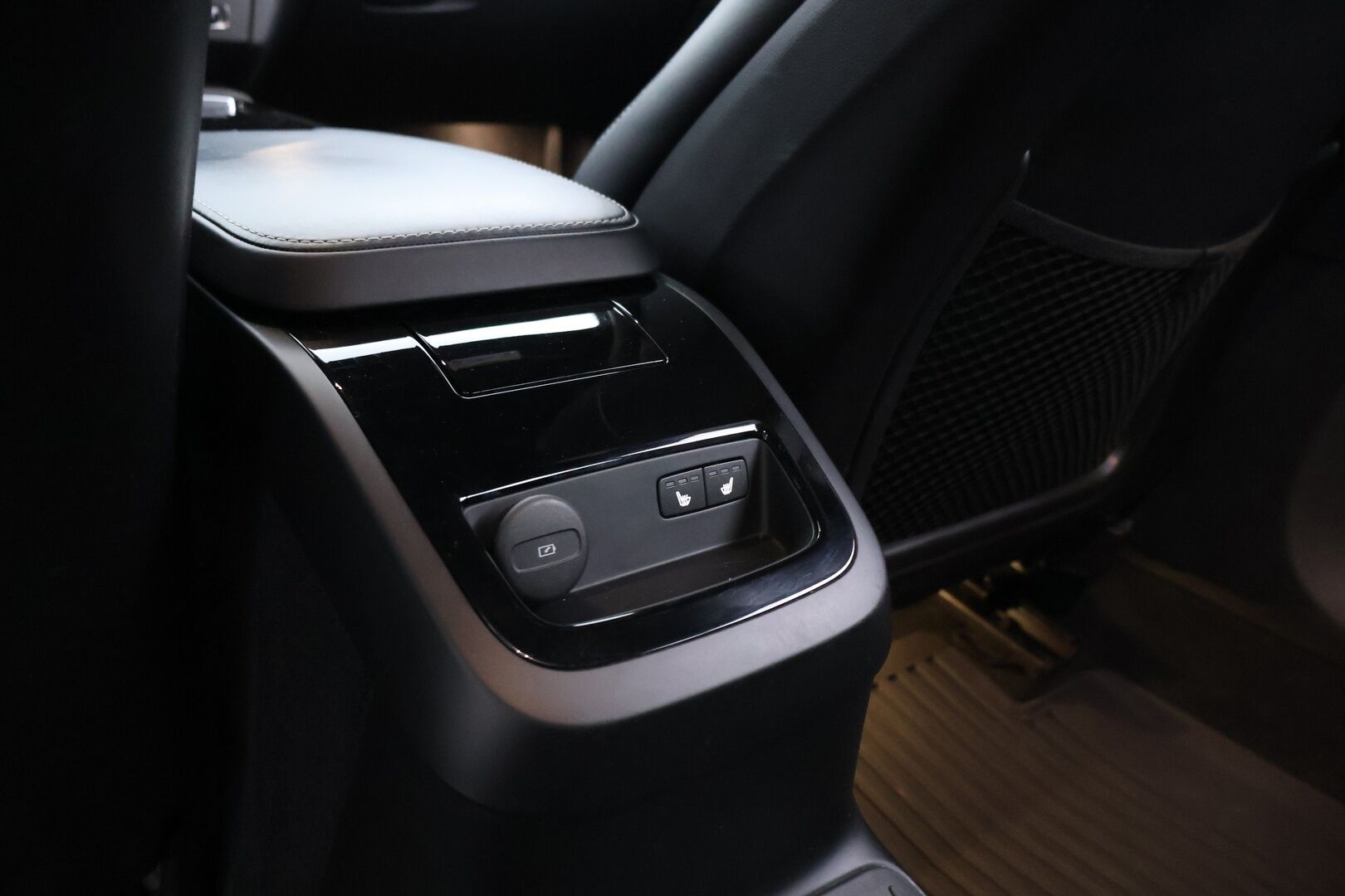 Volvo V90 2021 T8 AWD Recharge R-Design Aut Facelift - Adapt. vakkari / Webasto / Navi / Muistipenkit / Apple&Android / P.kamera