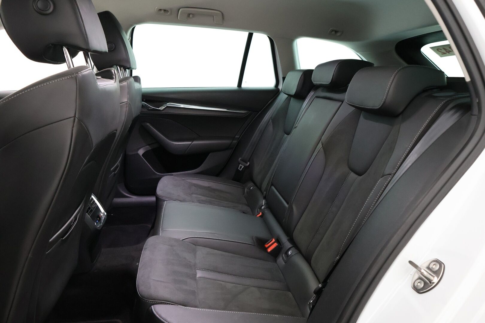 SKODA OCTAVIA 2021 Combi 1.4 TSI PHEV Style iV DSG Aut. - HUD | Muistipenkit | Adapt.Vakkari | Peruutuskamera | Digimittaristo |KeylessGo | Navi | Matrix-LED