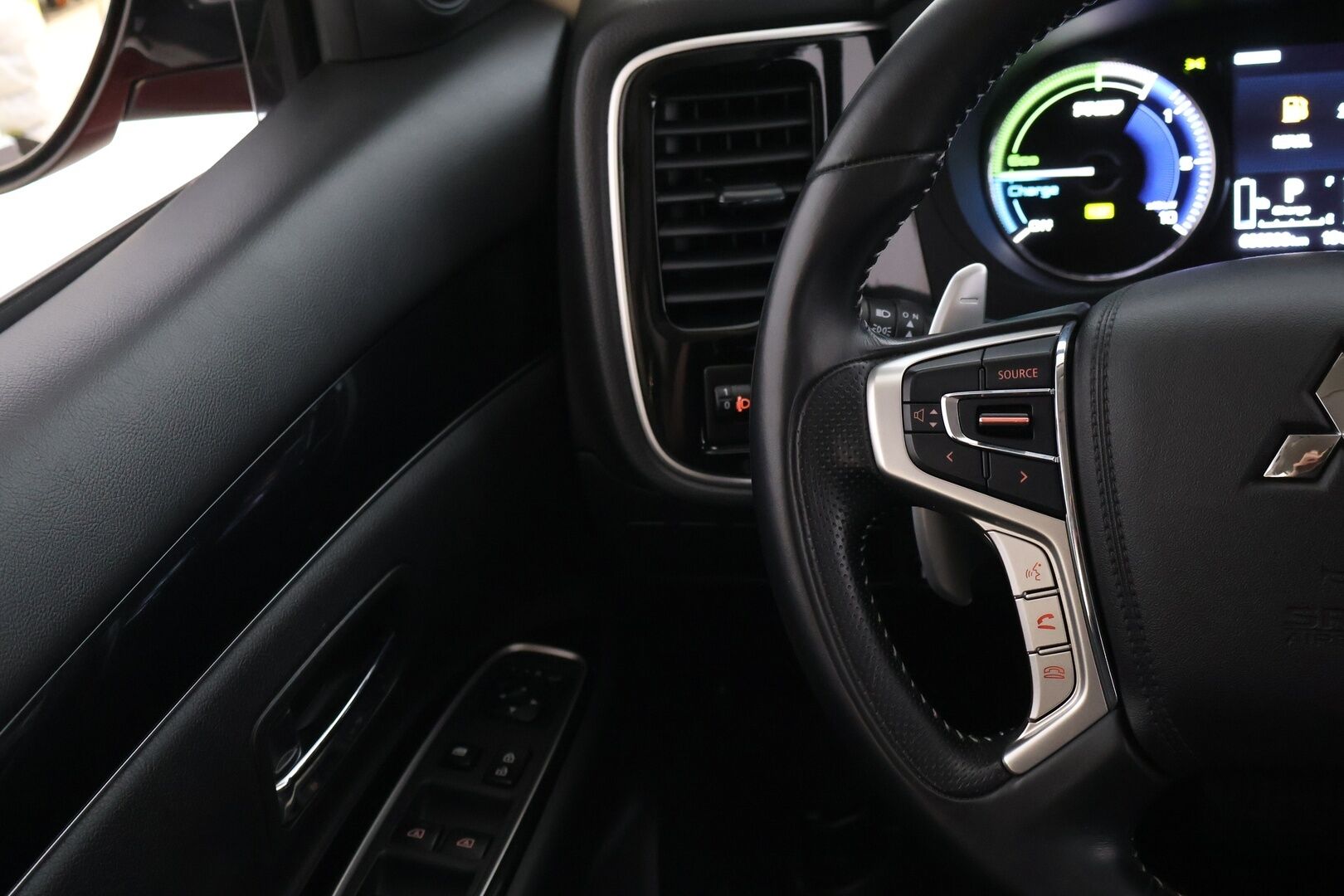 MITSUBISHI OUTLANDER PHEV 2020 Intense 4WD 2.4 5P - | Nahka-Alcantara sisusta | Vakionopeudensäädin | P.Kamera | RCC | KeylessGo | Kahdet renkaat alumiinivanteilla | 