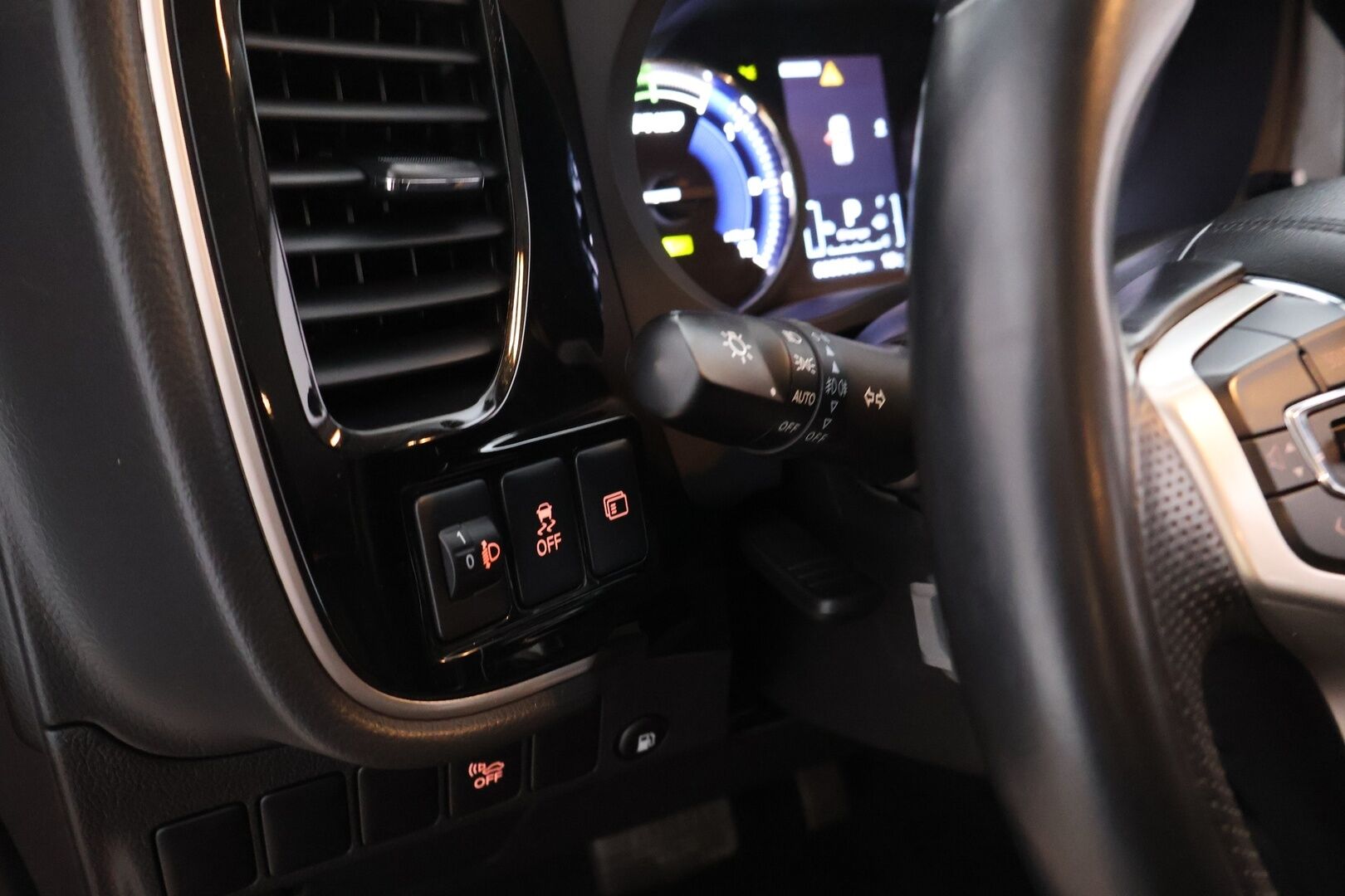 MITSUBISHI OUTLANDER PHEV 2020 Intense 4WD 2.4 5P - | Nahka-Alcantara sisusta | Vakionopeudensäädin | P.Kamera | RCC | KeylessGo | Kahdet renkaat alumiinivanteilla | 