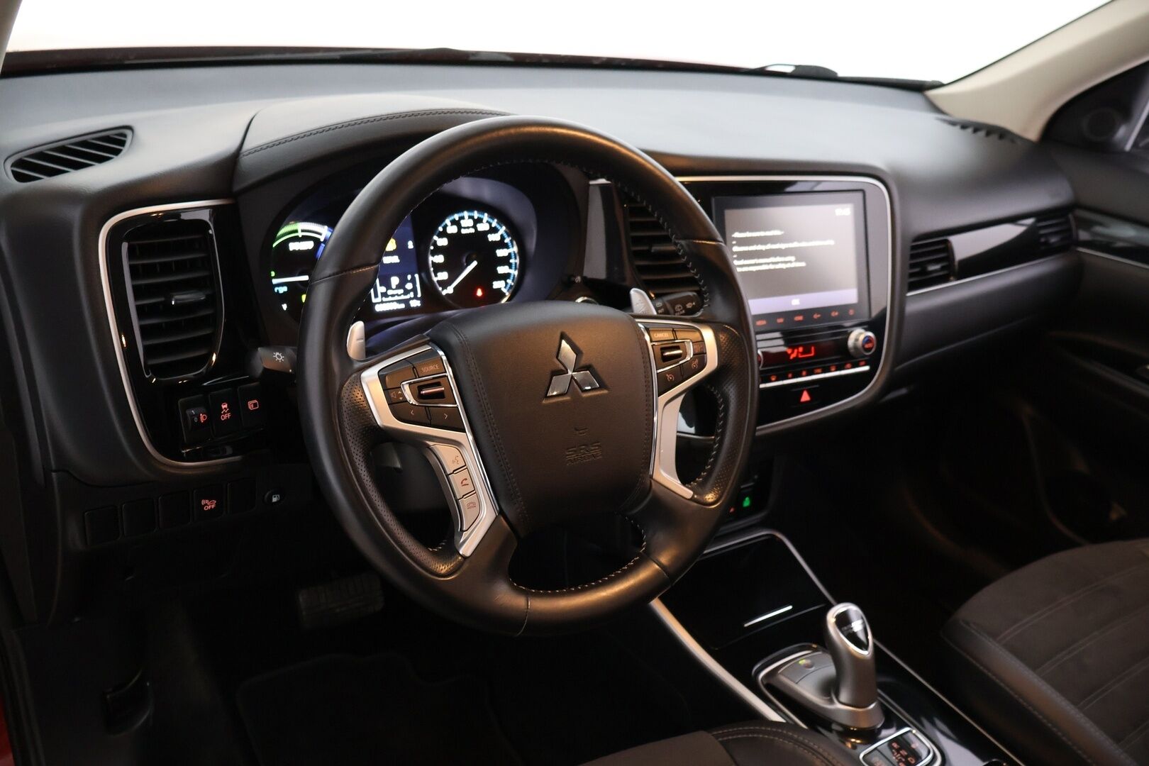 MITSUBISHI OUTLANDER PHEV 2020 Intense 4WD 2.4 5P - | Nahka-Alcantara sisusta | Vakionopeudensäädin | P.Kamera | RCC | KeylessGo | Kahdet renkaat alumiinivanteilla | 