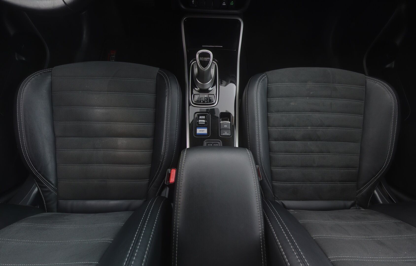 MITSUBISHI OUTLANDER PHEV 2020 Intense 4WD 2.4 5P - | Nahka-Alcantara sisusta | Vakionopeudensäädin | P.Kamera | RCC | KeylessGo | Kahdet renkaat alumiinivanteilla | 