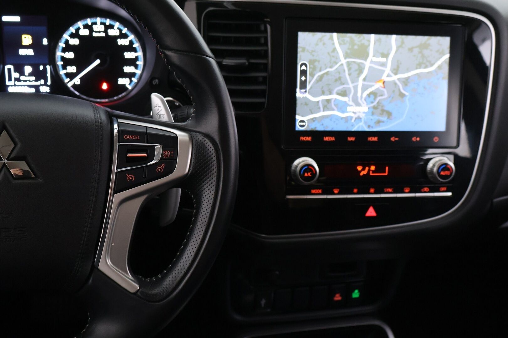 MITSUBISHI OUTLANDER PHEV 2020 Intense 4WD 2.4 5P - | Nahka-Alcantara sisusta | Vakionopeudensäädin | P.Kamera | RCC | KeylessGo | Kahdet renkaat alumiinivanteilla | 