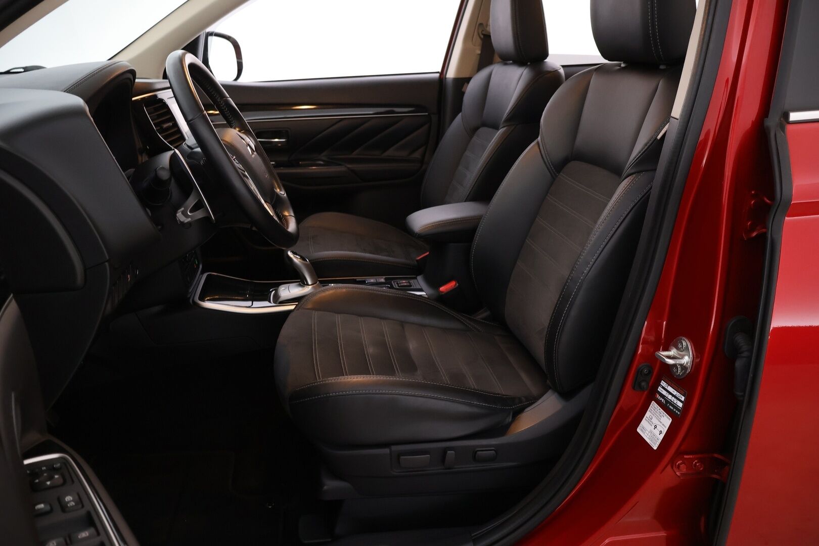MITSUBISHI OUTLANDER PHEV 2020 Intense 4WD 2.4 5P - | Nahka-Alcantara sisusta | Vakionopeudensäädin | P.Kamera | RCC | KeylessGo | Kahdet renkaat alumiinivanteilla | 
