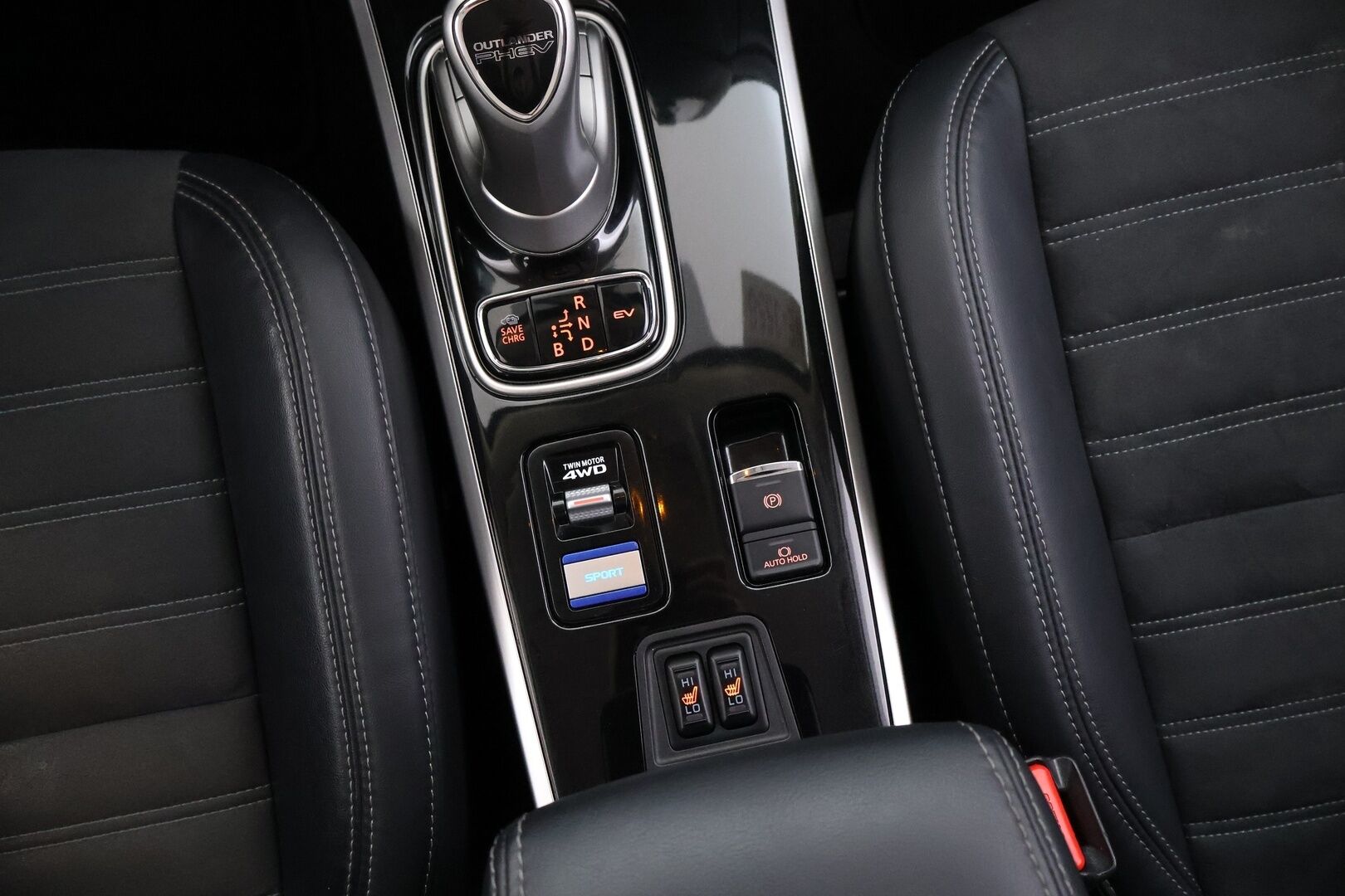 MITSUBISHI OUTLANDER PHEV 2020 Intense 4WD 2.4 5P - | Nahka-Alcantara sisusta | Vakionopeudensäädin | P.Kamera | RCC | KeylessGo | Kahdet renkaat alumiinivanteilla | 
