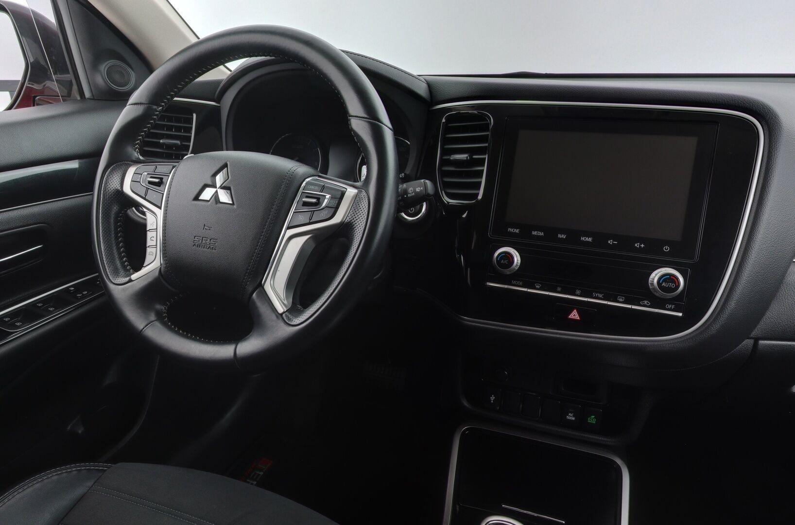 MITSUBISHI OUTLANDER PHEV 2020 Intense 4WD 2.4 5P - | Nahka-Alcantara sisusta | Vakionopeudensäädin | P.Kamera | RCC | KeylessGo | Kahdet renkaat alumiinivanteilla | 