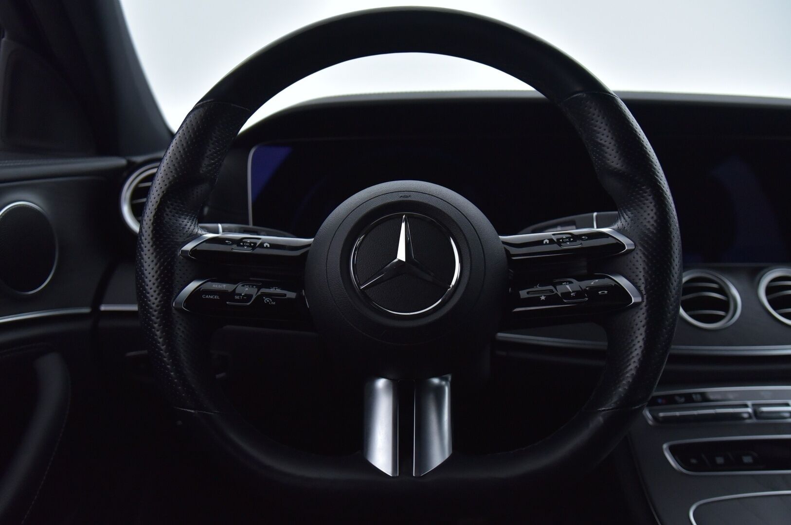 MERCEDES-BENZ E 2021 300 e T A AMG Edition EQ Power * Distronic+ / Koukku / Widescreen / Peruutuskamera / Puolinahat * - * Facelift / Näyttävä paketti kaksilla renkailla ja vanteilla! * - Osta nyt, maksa vasta ensi vuonna