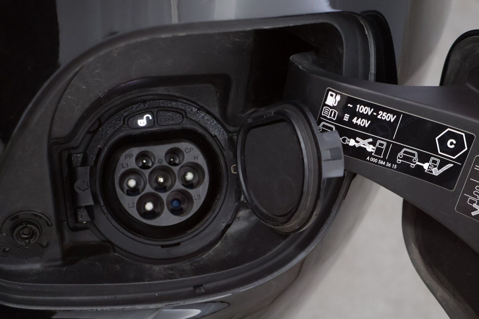 MERCEDES-BENZ E 2021 300 e T A AMG Edition EQ Power * Distronic+ / Koukku / Widescreen / Peruutuskamera / Puolinahat * - * Facelift / Näyttävä paketti kaksilla renkailla ja vanteilla! *