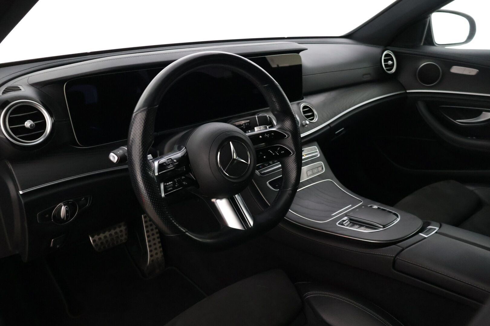 MERCEDES-BENZ E 2021 300 e T A AMG Edition EQ Power * Distronic+ / Koukku / Widescreen / Peruutuskamera / Puolinahat * - * Facelift / Näyttävä paketti kaksilla renkailla ja vanteilla! *