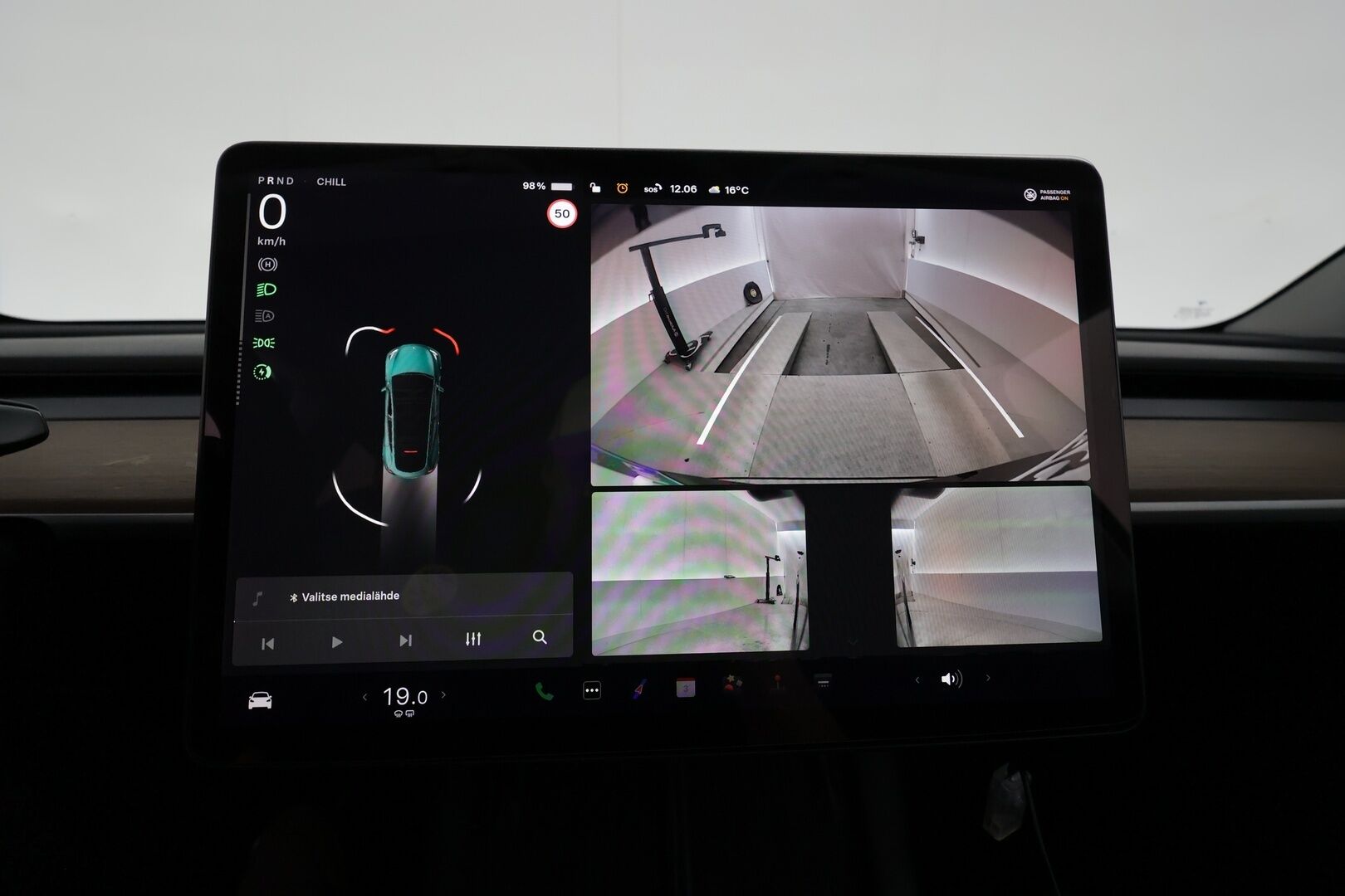 TESLA MODEL Y 2023 Performance **Lasikatto / Lämpöpumppu / Koukku / Adapt.Vakkari / Matrix-LED / P.Kamera / Muistipenkki / Premium Audio** - 3,99 % KORKOTARJOUS TÄHÄN AUTOON - Akku kuntotarkistettu!