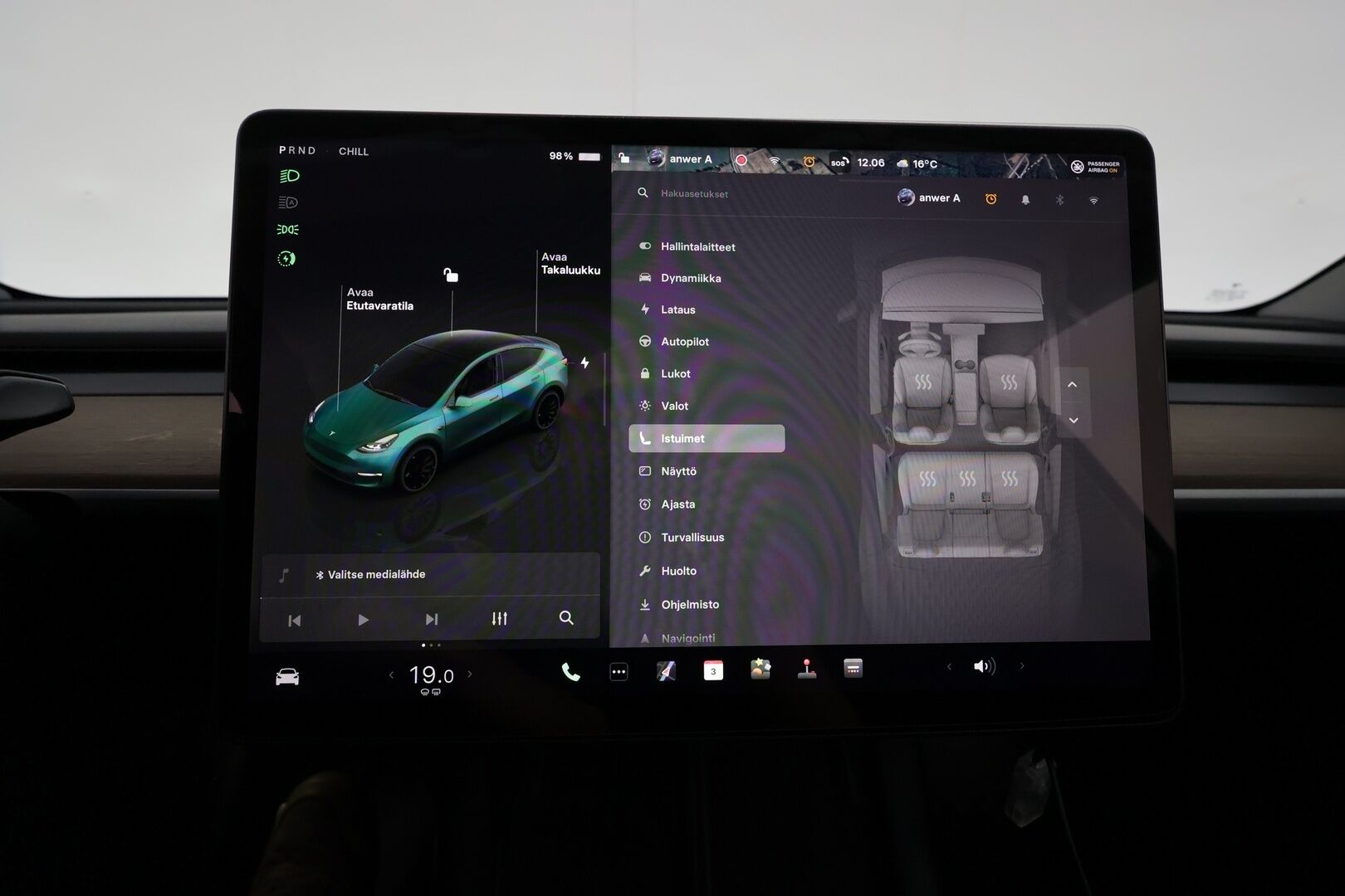 TESLA MODEL Y 2023 Performance **Lasikatto / Lämpöpumppu / Koukku / Adapt.Vakkari / Matrix-LED / P.Kamera / Muistipenkki / Premium Audio** - 3,99 % KORKOTARJOUS TÄHÄN AUTOON - Akku kuntotarkistettu!