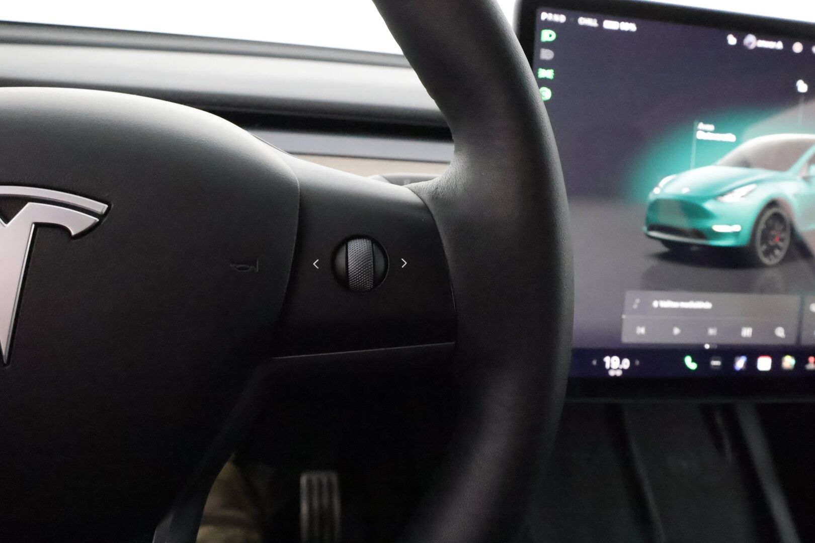 TESLA MODEL Y 2023 Performance **Lasikatto / Lämpöpumppu / Koukku / Adapt.Vakkari / Matrix-LED / P.Kamera / Muistipenkki / Premium Audio** - 3,99 % KORKOTARJOUS TÄHÄN AUTOON - Akku kuntotarkistettu!