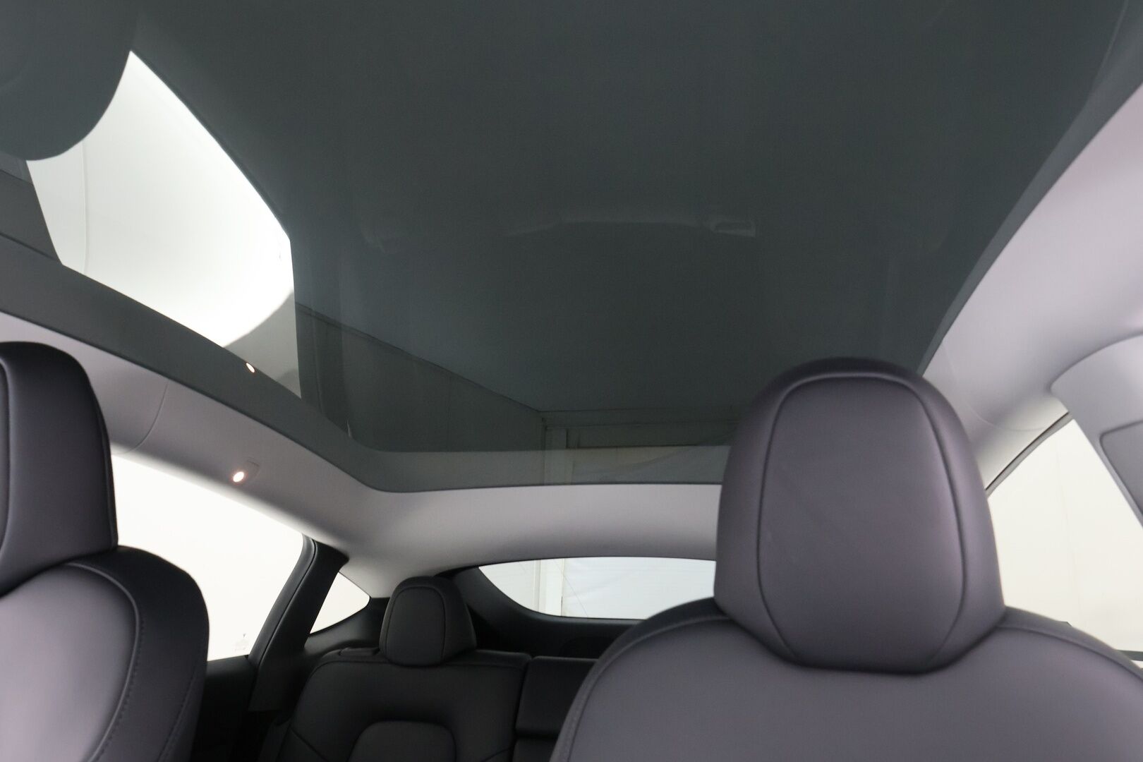 TESLA MODEL Y 2023 Performance / ALV / Vetokoukku / Autopilot / Premium Audio / Lämpöpumppu / Musta Nahkasisusta / Lasikatto / - 3,99 % KORKOTARJOUS TÄHÄN AUTOON - 