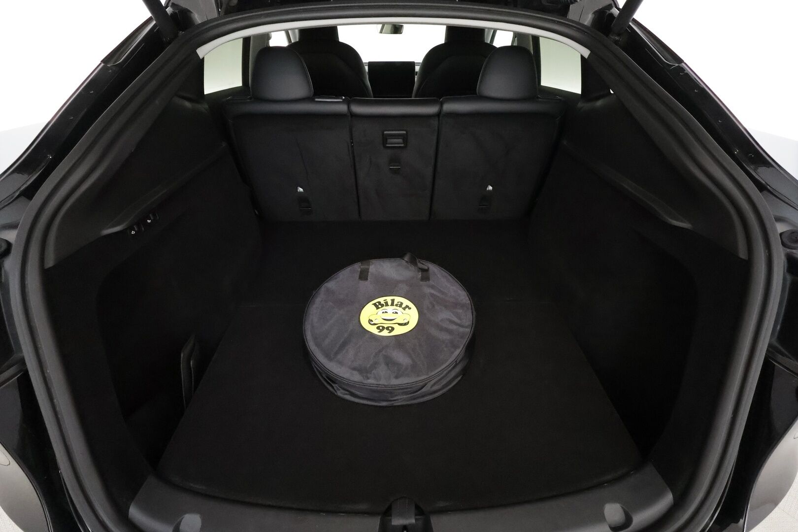 TESLA MODEL Y 2023 Performance **Lasikatto / Lämpöpumppu / Koukku / Adapt.Vakkari / Matrix-LED / P.Kamera / Muistipenkki / Premium Audio** - 3,99 % KORKOTARJOUS TÄHÄN AUTOON - Akku kuntotarkistettu!