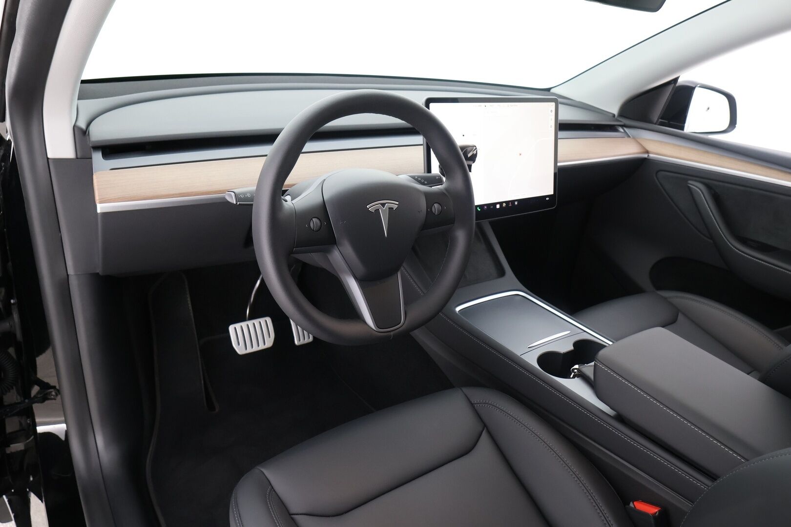 TESLA MODEL Y 2023 Performance / ALV / Vetokoukku / Autopilot / Premium Audio / Lämpöpumppu / Musta Nahkasisusta / Lasikatto / - 3,99 % KORKOTARJOUS TÄHÄN AUTOON - 