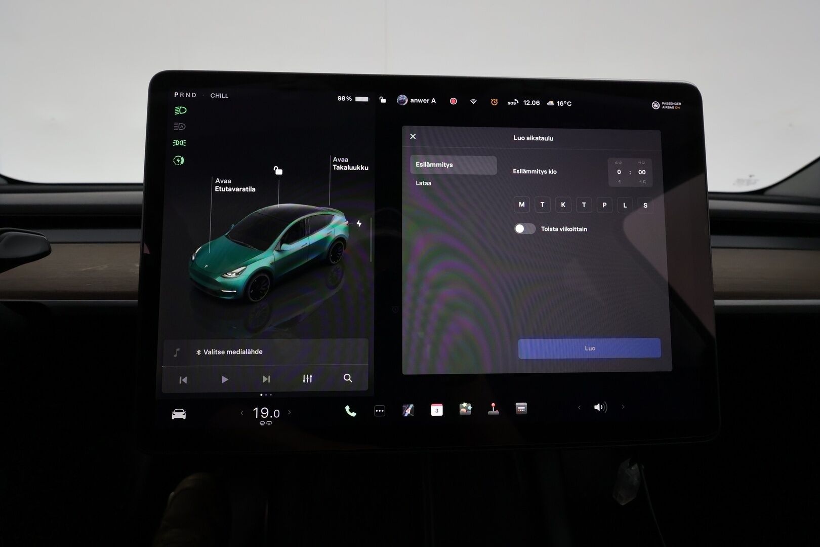 TESLA MODEL Y 2023 Performance **Lasikatto / Lämpöpumppu / Koukku / Adapt.Vakkari / Matrix-LED / P.Kamera / Muistipenkki / Premium Audio** - 3,99 % KORKOTARJOUS TÄHÄN AUTOON - Akku kuntotarkistettu!