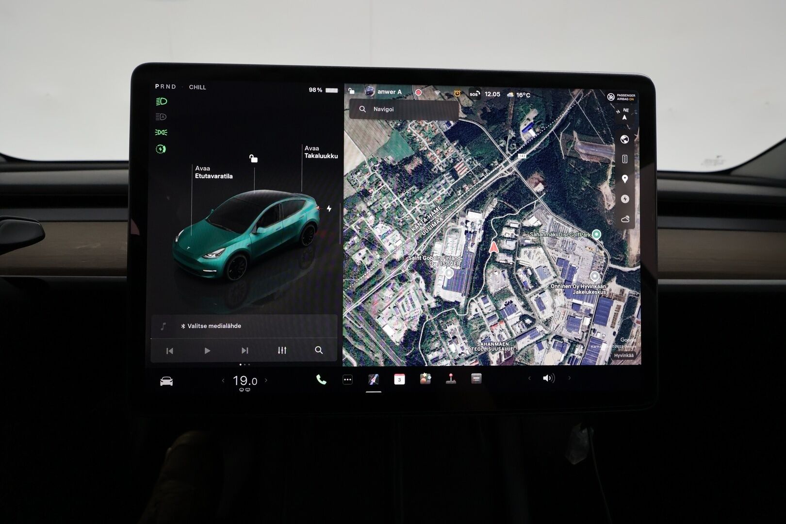 TESLA MODEL Y 2023 Performance **Lasikatto / Lämpöpumppu / Koukku / Adapt.Vakkari / Matrix-LED / P.Kamera / Muistipenkki / Premium Audio** - 3,99 % KORKOTARJOUS TÄHÄN AUTOON - Akku kuntotarkistettu!