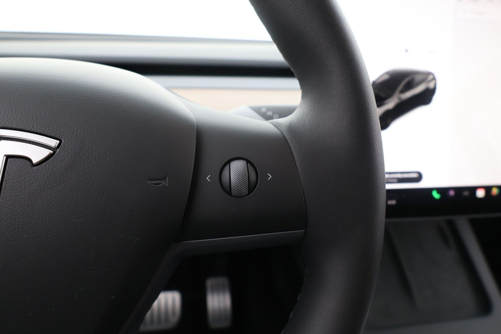 TESLA MODEL Y 2023 Performance / ALV / Vetokoukku / Autopilot / Premium Audio / Lämpöpumppu / Musta Nahkasisusta / Lasikatto / - 3,99 % KORKOTARJOUS TÄHÄN AUTOON - 