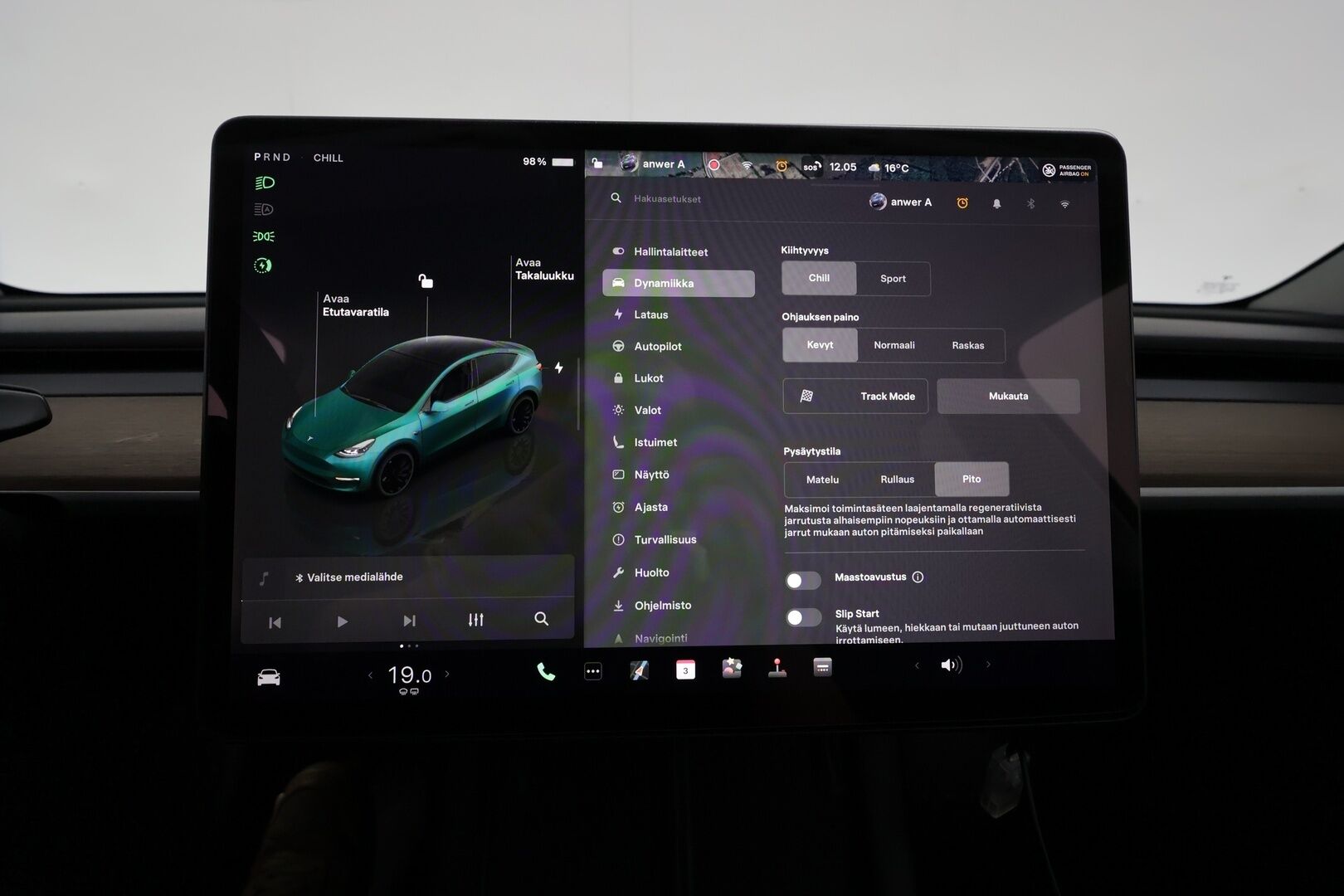 TESLA MODEL Y 2023 Performance **Lasikatto / Lämpöpumppu / Koukku / Adapt.Vakkari / Matrix-LED / P.Kamera / Muistipenkki / Premium Audio** - 3,99 % KORKOTARJOUS TÄHÄN AUTOON - Akku kuntotarkistettu!