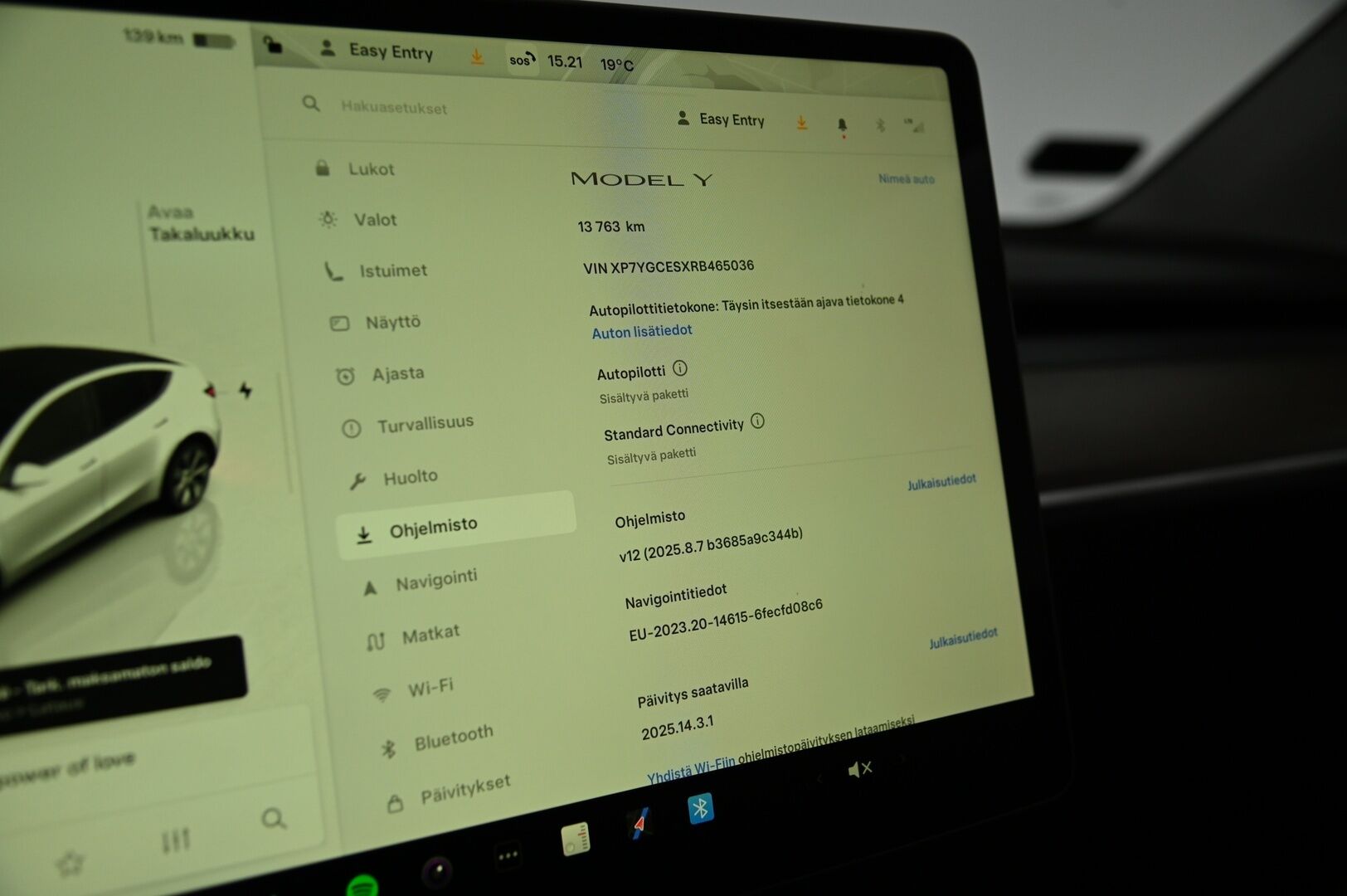 Tesla Model Y 2024 55KWh Standard Range *ACC / Lämpöpumppu / Amd Ryzen / Peruutuskamera* - 3,99 % KORKOTARJOUS TÄHÄN AUTOON - 31.5. ASTI! - Vähän ajettu / Kattokaiteet / Super siisti!