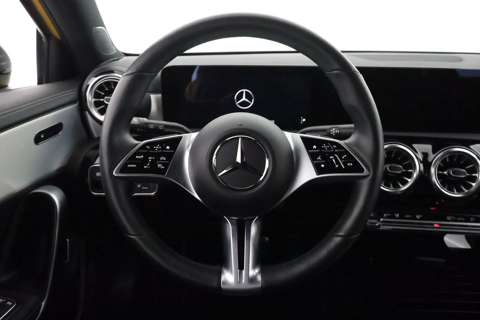 Mercedes-Benz A 2023 250 e A Progressive ** Facelift / Distronic plus / Multibeam LED / P.kamera / Nahkasisusta / Keyless / Navi - Akku kuntotarkastettu 