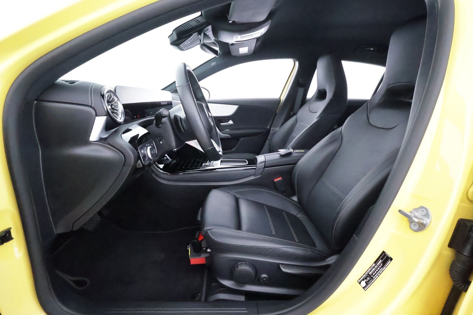 Mercedes-Benz A 2023 250 e A Progressive ** Facelift / Distronic plus / Multibeam LED / P.kamera / Nahkasisusta / Keyless / Navi - Akku kuntotarkastettu 