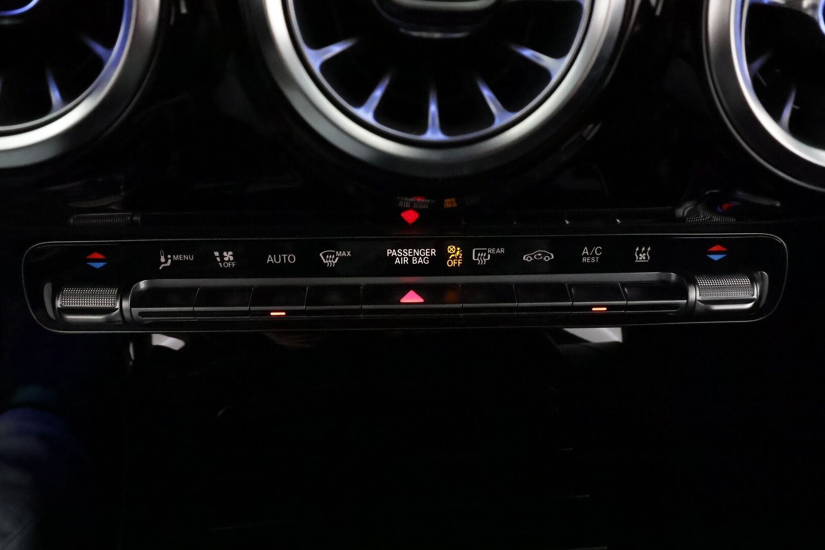 Mercedes-Benz A 2023 250 e A Progressive ** Facelift / Distronic plus / Multibeam LED / P.kamera / Nahkasisusta / Keyless / Navi - Akku kuntotarkastettu 