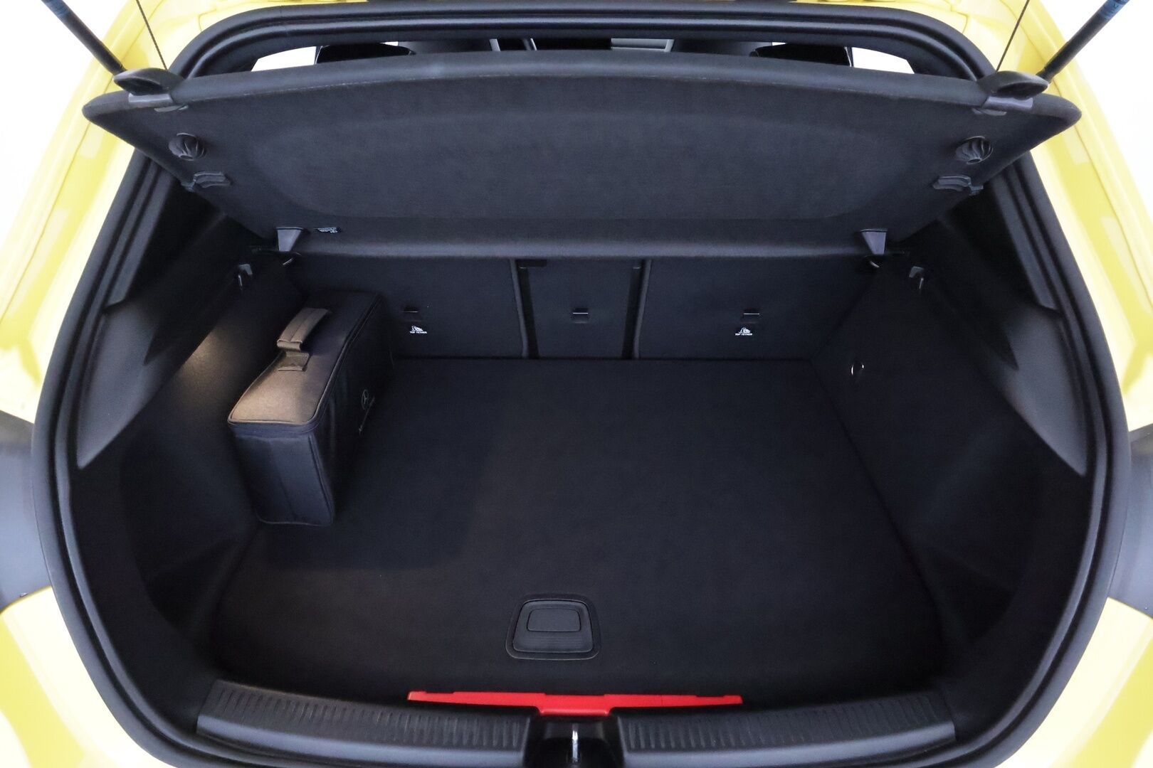 Mercedes-Benz A 2023 250 e A Progressive ** Facelift / Distronic plus / Multibeam LED / P.kamera / Nahkasisusta / Keyless / Navi - Akku kuntotarkastettu 