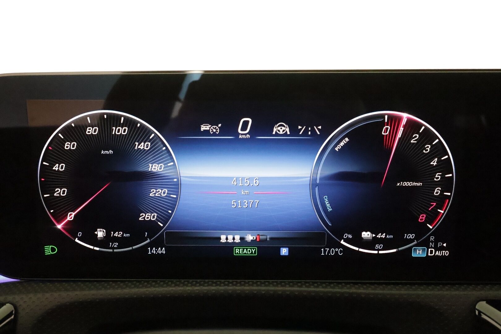 Mercedes-Benz A 2023 250 e A Progressive ** Facelift / Distronic plus / Multibeam LED / P.kamera / Nahkasisusta / Keyless / Navi - * Näyttävä Facelift seuraavalle! Akku kuntotarkastettu SOH 98%, merkkirenkaat ja seuraava huolto vasta 4/26! *