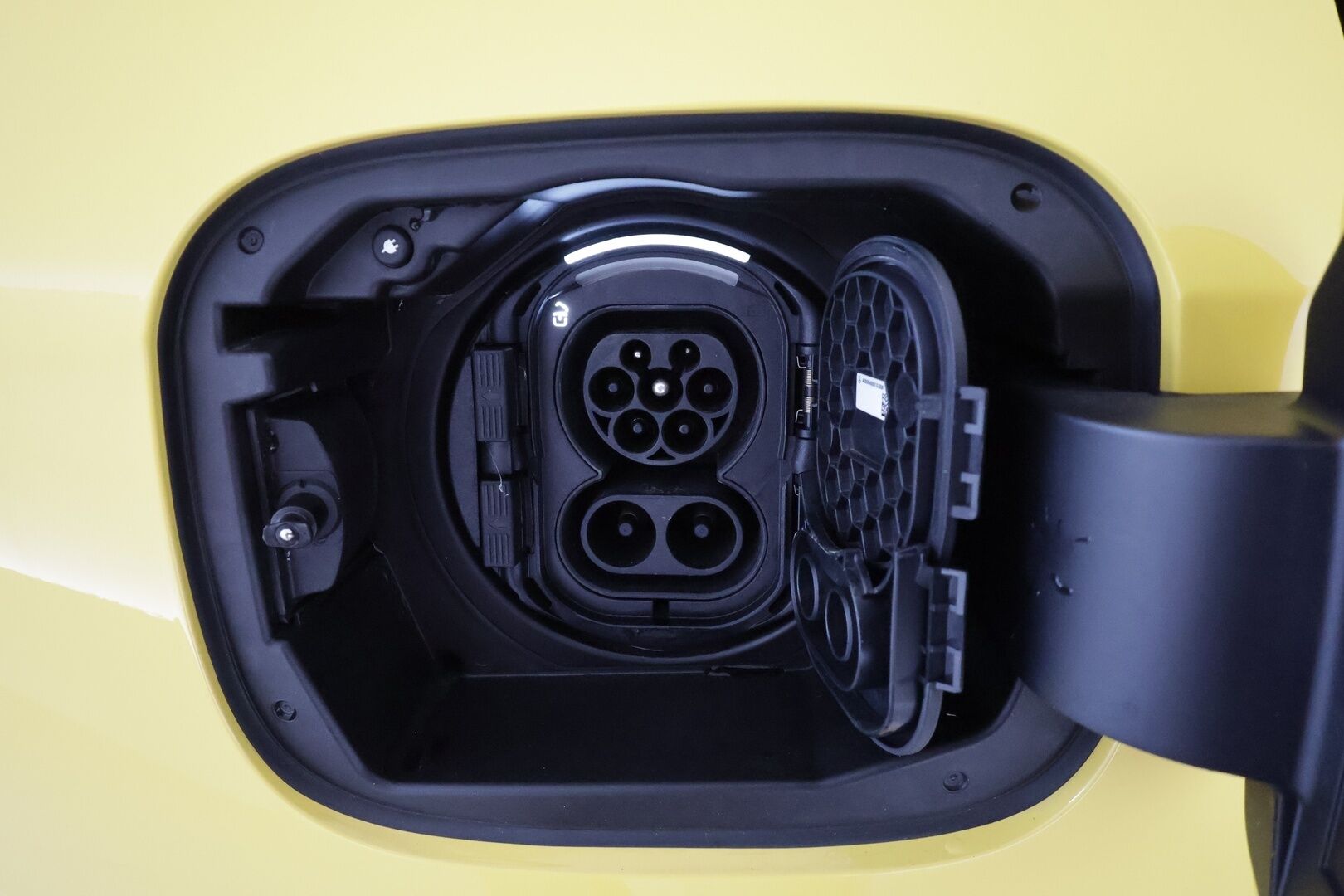 Mercedes-Benz A 2023 250 e A Progressive ** Facelift / Distronic plus / Multibeam LED / P.kamera / Nahkasisusta / Keyless / Navi - Akku kuntotarkastettu 