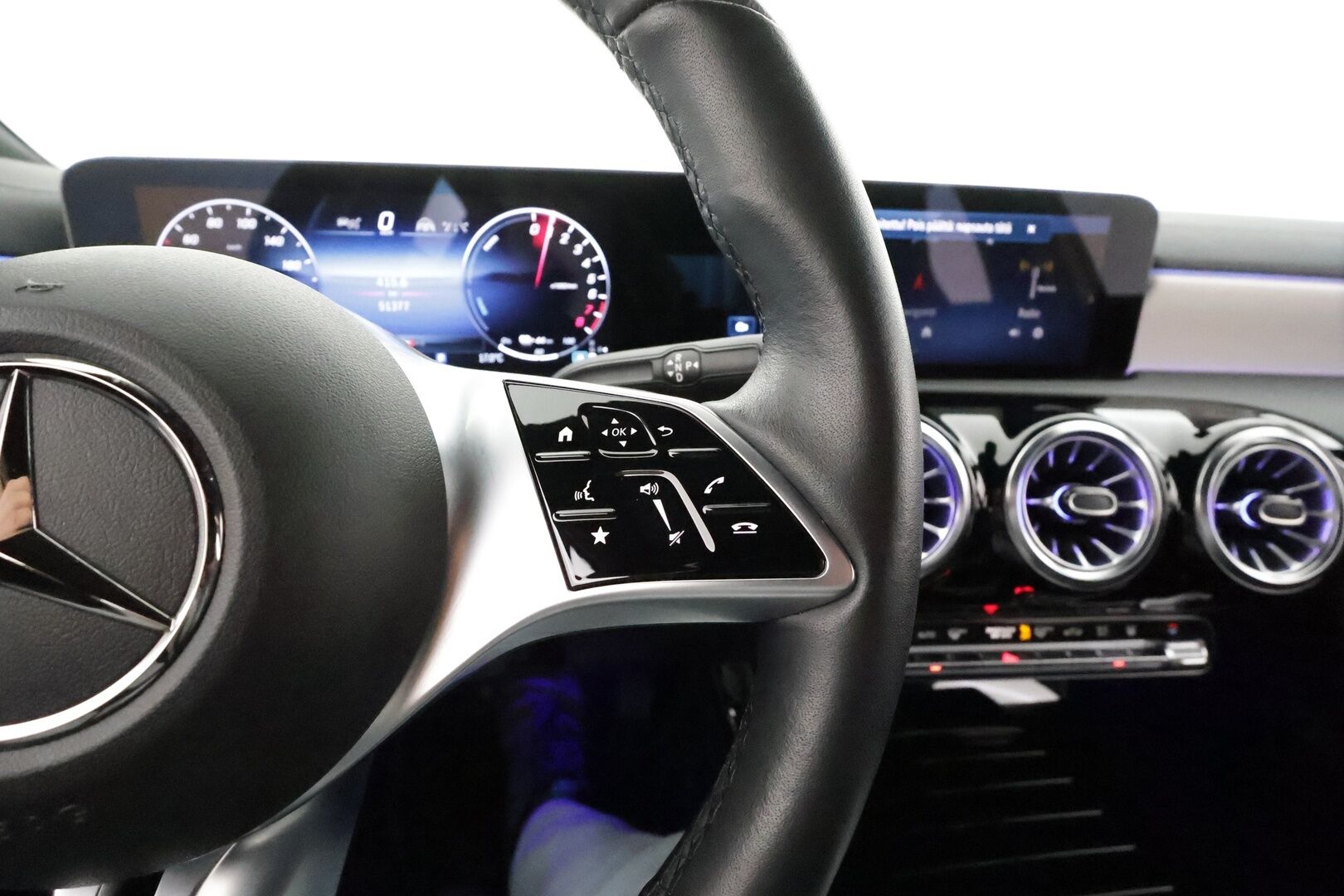 Mercedes-Benz A 2023 250 e A Progressive ** Facelift / Distronic plus / Multibeam LED / P.kamera / Nahkasisusta / Keyless / Navi - Akku kuntotarkastettu 