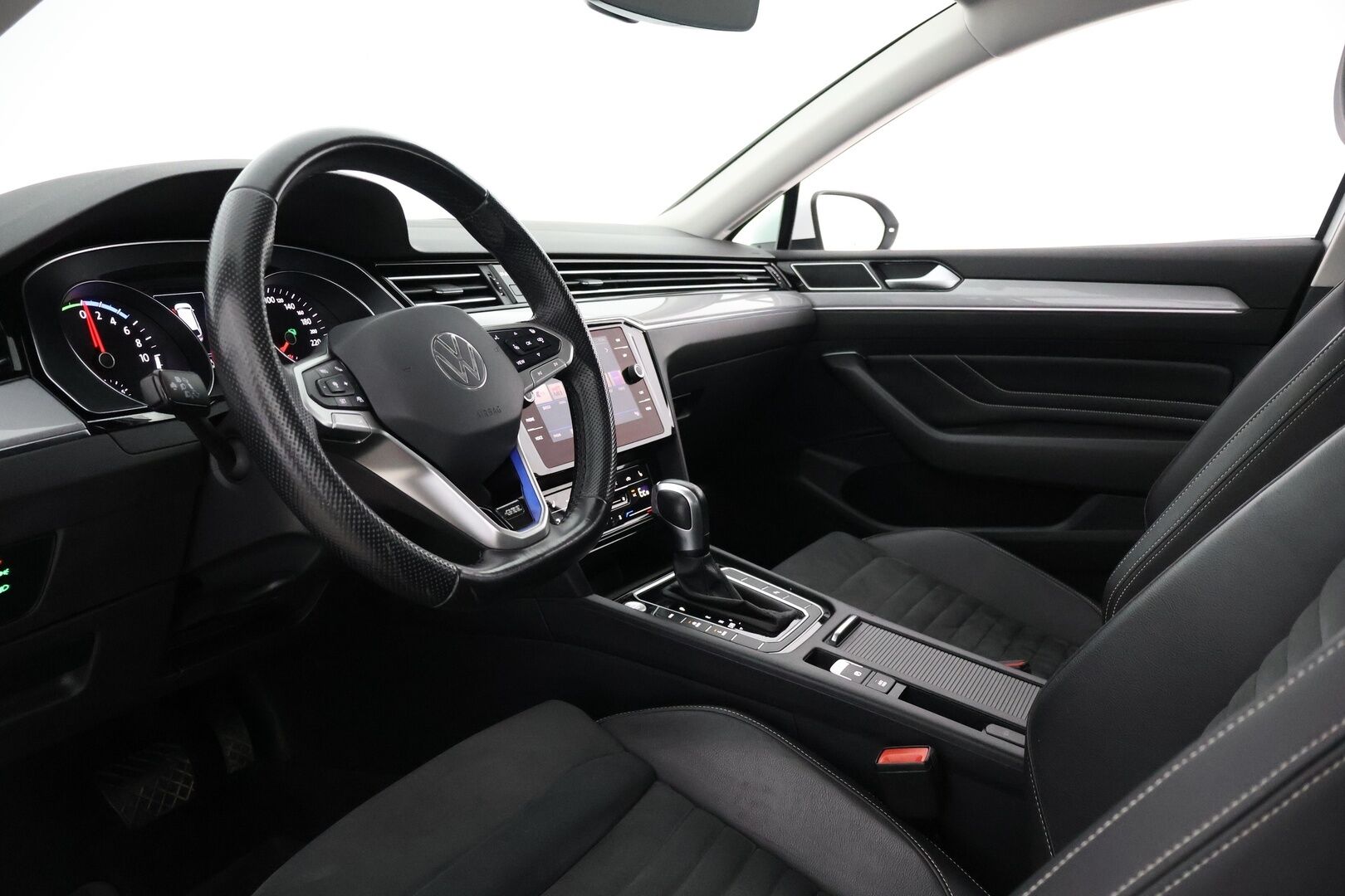 Volkswagen Passat 2021 Variant GTE Plug-In Hybrid 160 kW DSG-automaatti - Matrix-LED | Webasto | ACC | ErgoComfort | Taittuva koukku | P. Kamera | Alcantara | Juuri saapunut! - KORKO VAIN 3,99 %
