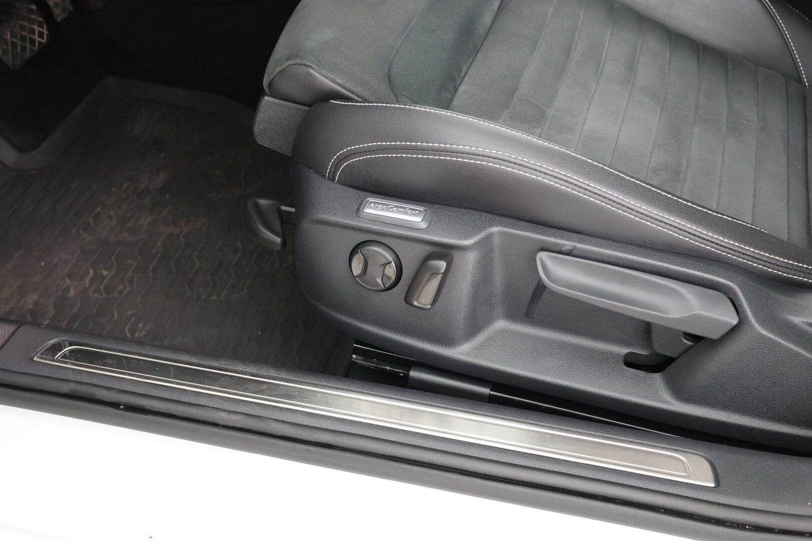 Volkswagen Passat 2021 Variant GTE Plug-In Hybrid 160 kW DSG-automaatti - Matrix-LED | Webasto | ACC | ErgoComfort | Taittuva koukku | P. Kamera | Alcantara | Juuri saapunut! - KORKO VAIN 3,99 %