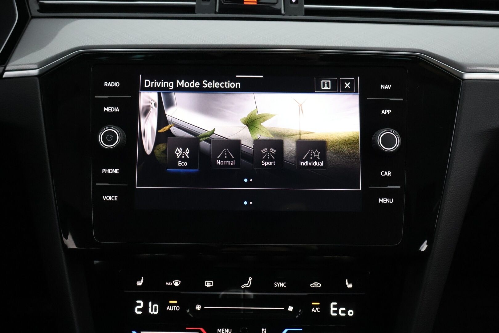Volkswagen Passat 2021 Variant GTE Plug-In Hybrid 160 kW DSG-automaatti - Matrix-LED | Webasto | ACC | ErgoComfort | Taittuva koukku | P. Kamera | Alcantara | Juuri saapunut! 