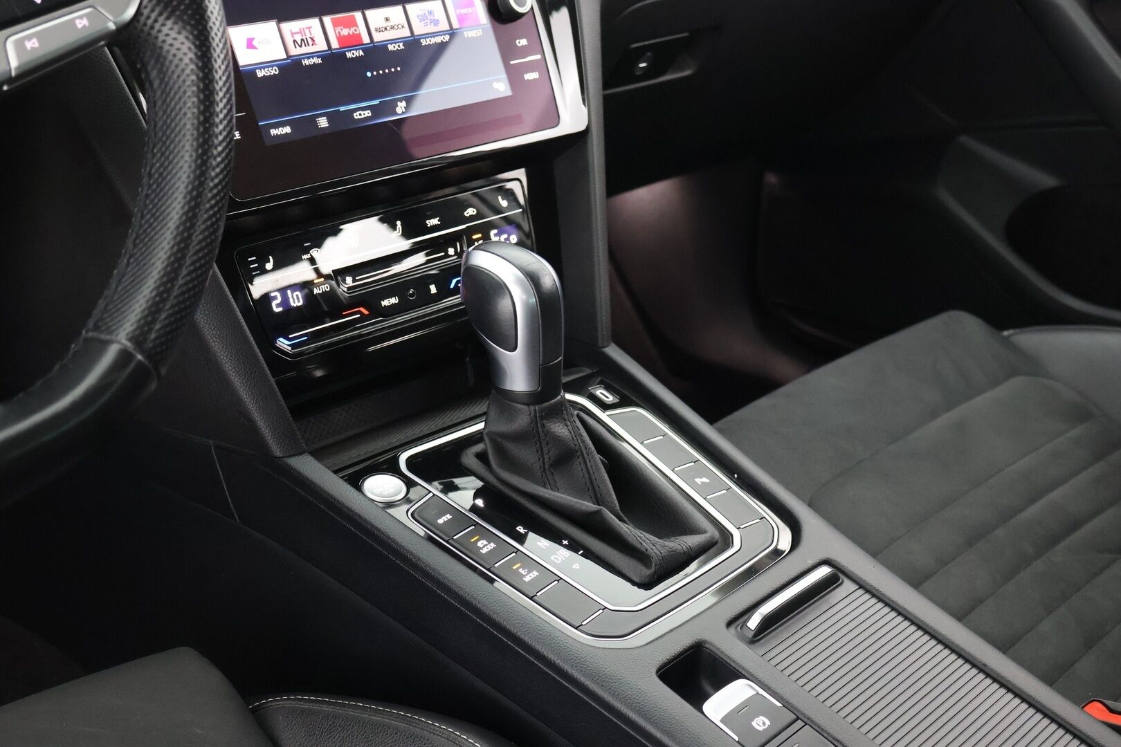 Volkswagen Passat 2021 Variant GTE Plug-In Hybrid 160 kW DSG-automaatti - Matrix-LED | Webasto | ACC | ErgoComfort | Taittuva koukku | P. Kamera | Alcantara | Juuri saapunut! 