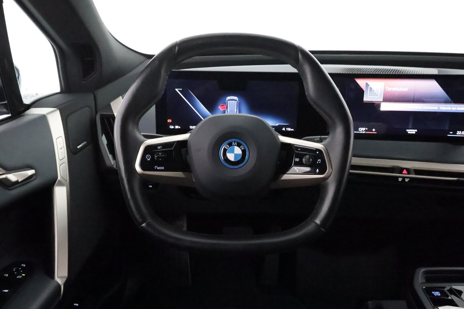 BMW iX 2023 xDrive40 **HUD / H&K / Laser LED / Lasikatto / 360-kamera / Sähköpenkit / Koukku** - 2,99 % KORKOTARJOUS TÄHÄN AUTOON - Akku kuntotarkastettu