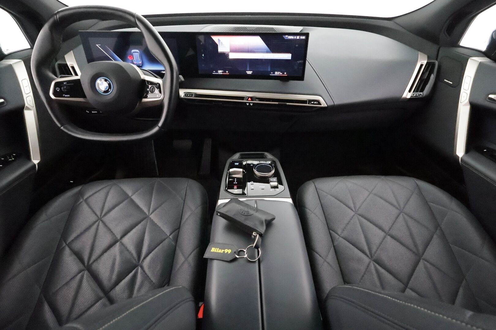 BMW iX 2023 xDrive40 **HUD / H&K / Laser LED / Lasikatto / 360-kamera / Sähköpenkit / Koukku** - 2,99 % KORKOTARJOUS TÄHÄN AUTOON - Akku kuntotarkastettu