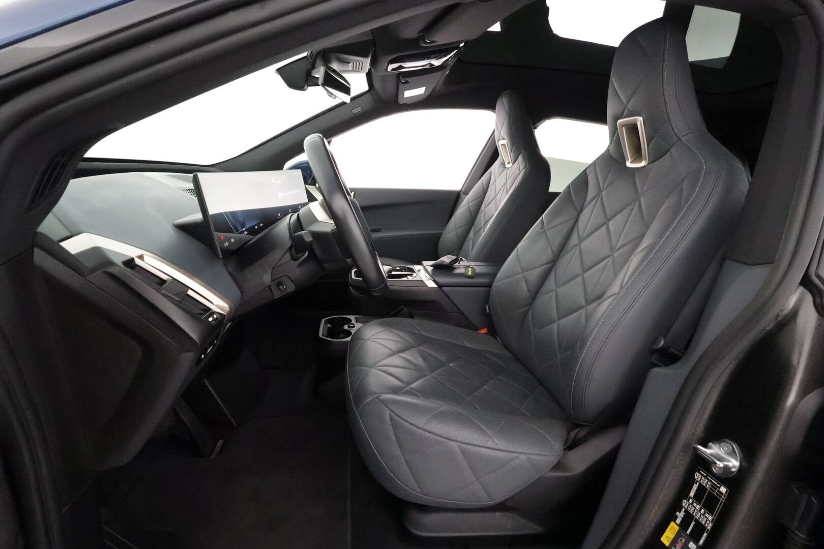 BMW iX 2023 xDrive40 **HUD / H&K / Laser LED / Lasikatto / 360-kamera / Sähköpenkit / Koukku** - 2,99 % KORKOTARJOUS TÄHÄN AUTOON - Akku kuntotarkastettu