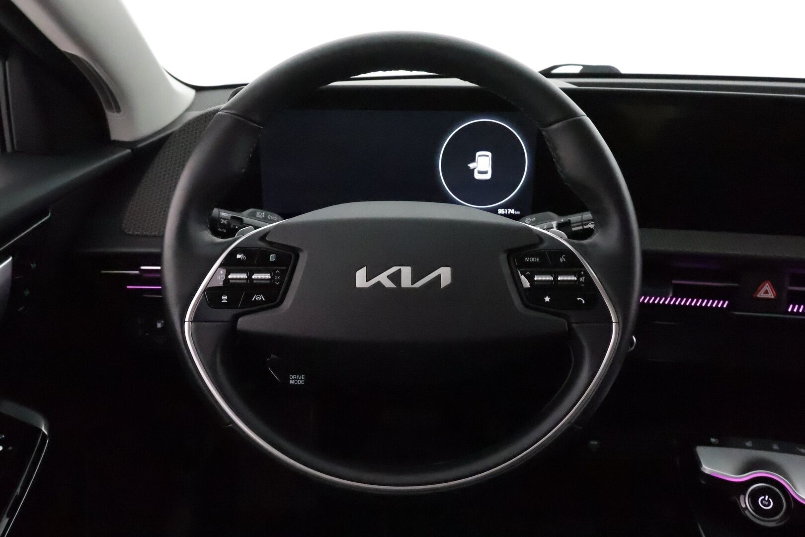 Kia EV6 2022 AWD 77 kWh 325 hv *ACC / 360° / Ilmastoidut nahat / Muistipenkki / Koukku / ILP / LED / Navi / KeylessGo* - Akku kuntotarkastettu / Kahdet renkaat aluvanteilla / Merkkihuollettu