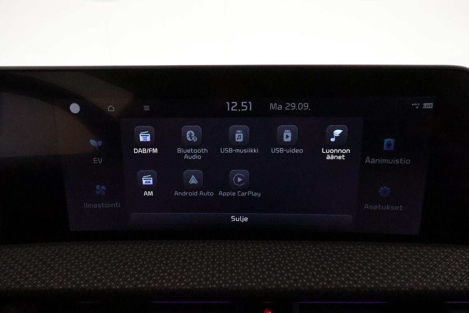 Kia EV6 2022 AWD 77 kWh 325 hv *ACC / 360° / Ilmastoidut nahat / Muistipenkki / Koukku / ILP / LED / Navi / KeylessGo* - Kahdet renkaat aluvanteilla / Merkkihuollettu