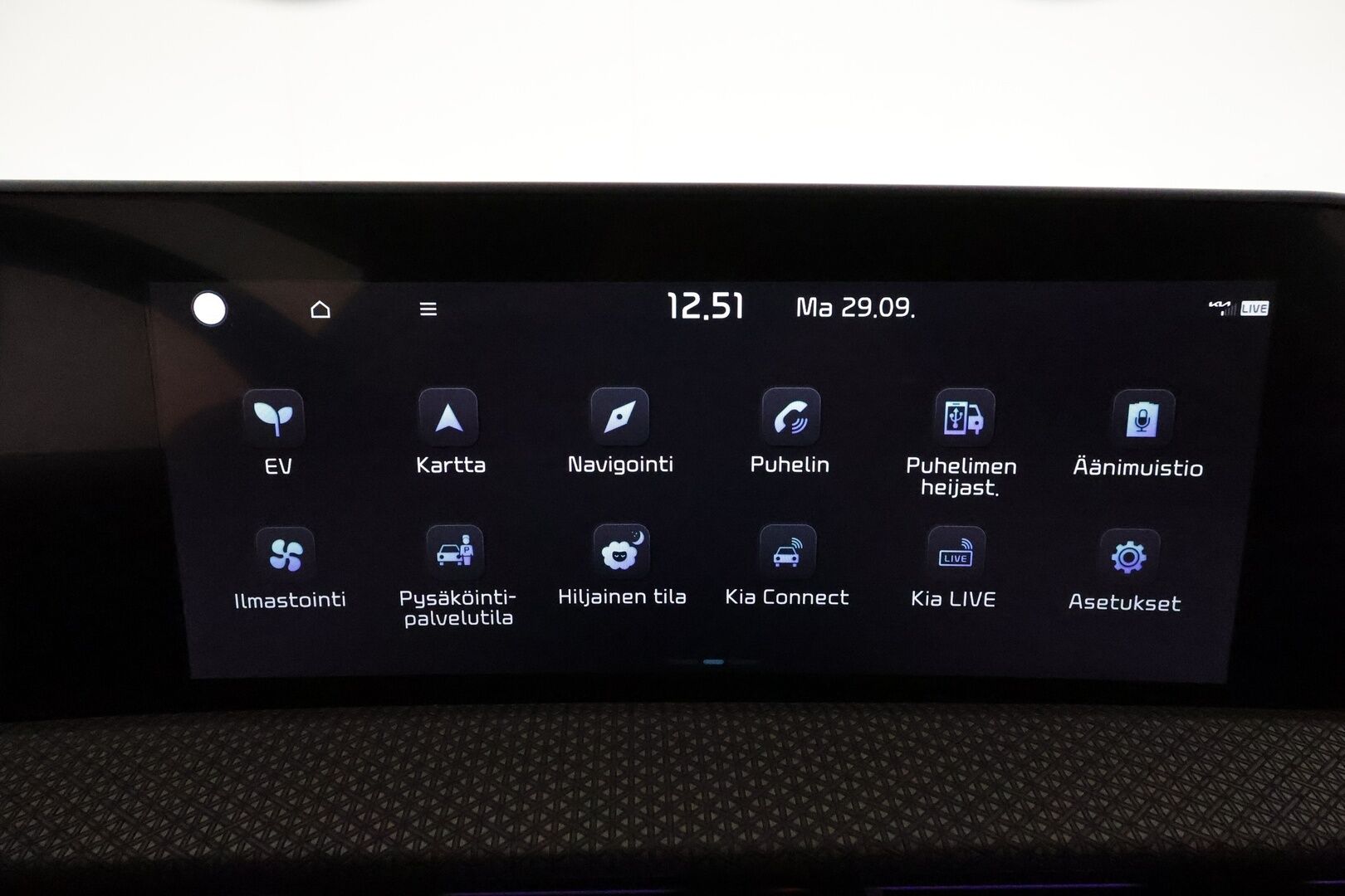 Kia EV6 2022 AWD 77 kWh 325 hv *ACC / 360° / Ilmastoidut nahat / Muistipenkki / Koukku / ILP / LED / Navi / KeylessGo* - Kahdet renkaat aluvanteilla / Merkkihuollettu