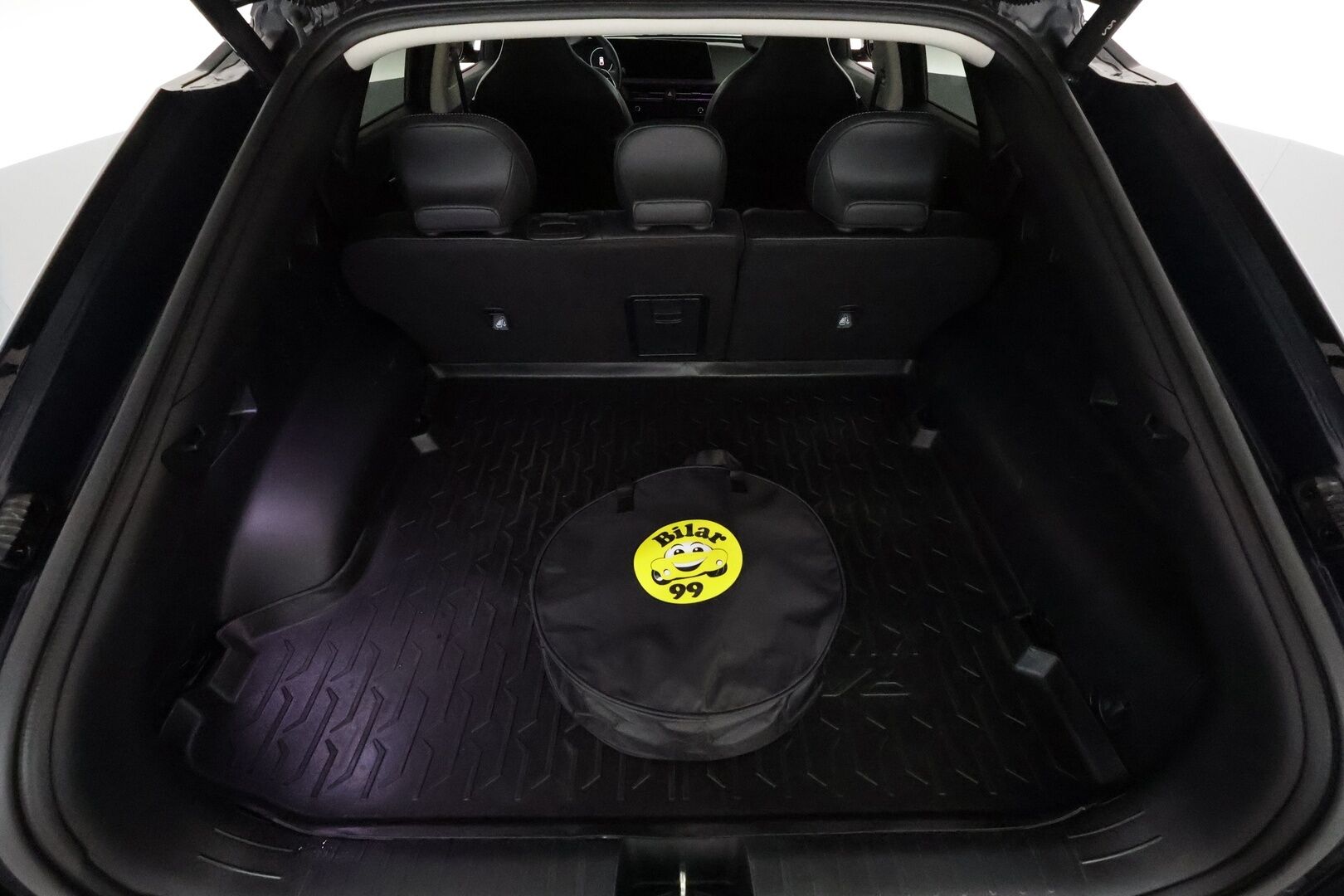 Kia EV6 2022 AWD 77 kWh 325 hv *ACC / 360° / Ilmastoidut nahat / Muistipenkki / Koukku / ILP / LED / Navi / KeylessGo* - Kahdet renkaat aluvanteilla / Merkkihuollettu