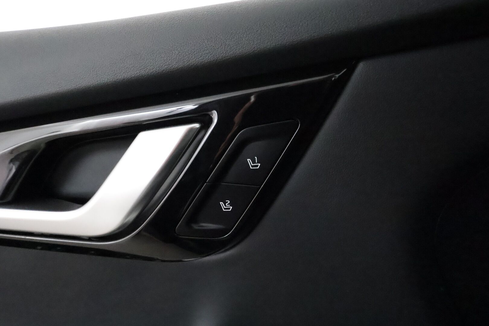Kia EV6 2022 AWD 77 kWh 325 hv *ACC / 360° / Ilmastoidut nahat / Muistipenkki / Koukku / ILP / LED / Navi / KeylessGo* - Kahdet renkaat aluvanteilla / Merkkihuollettu